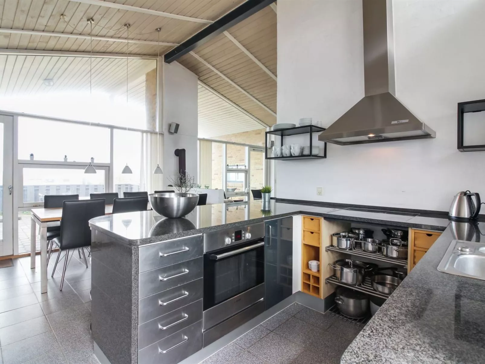 "Judeth" - 300m from the sea-Inside