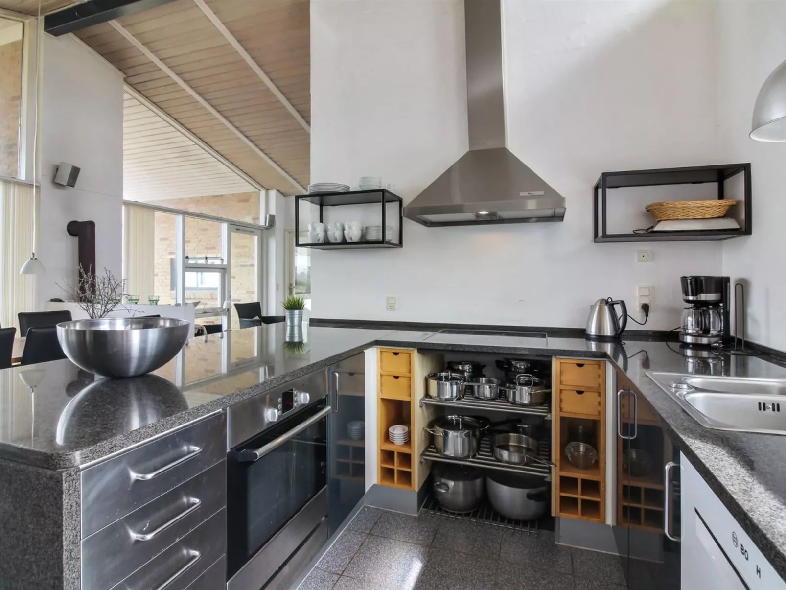 "Judeth" - 300m from the sea-Inside