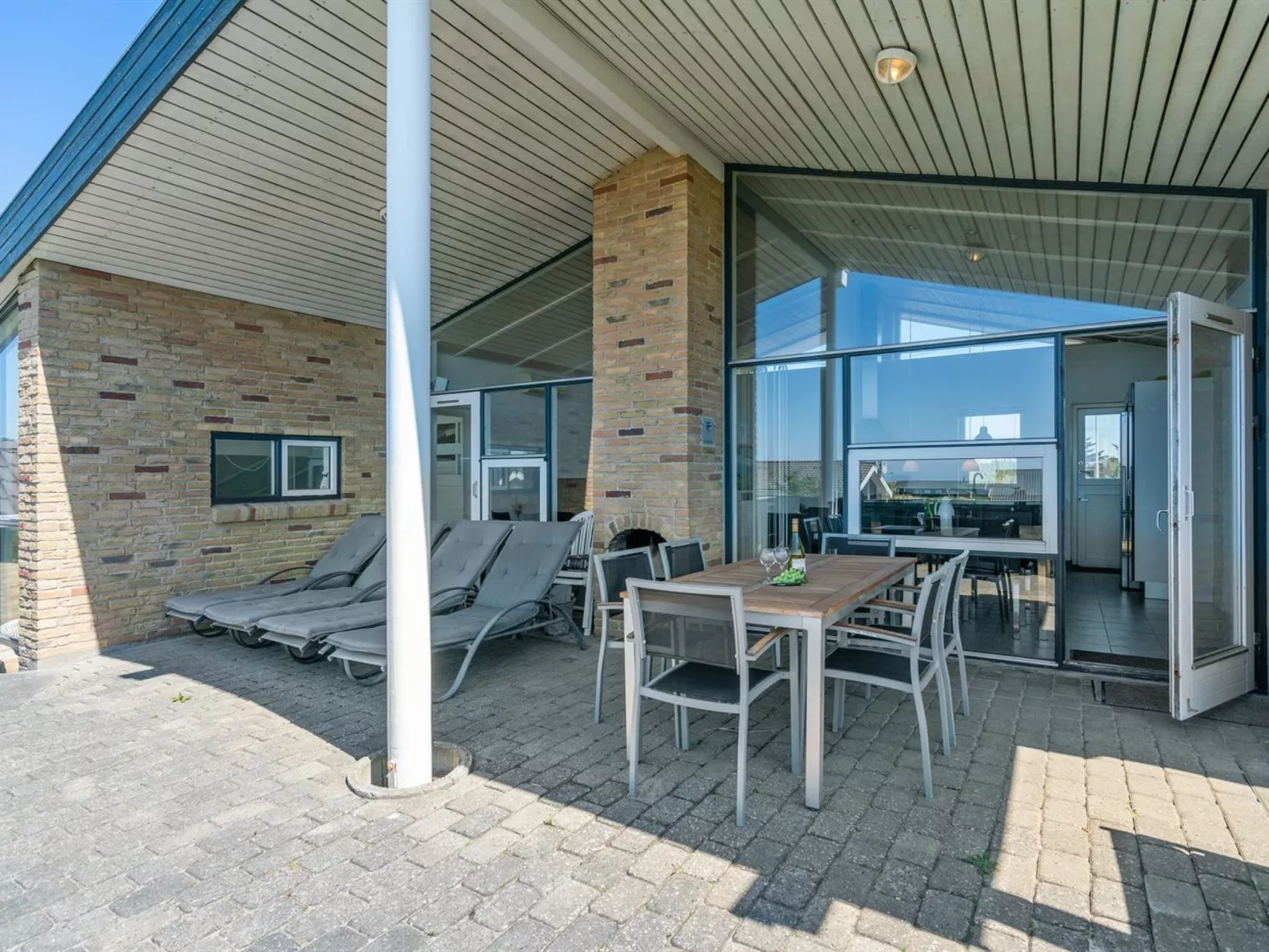 "Judeth" - 300m from the sea-Outside