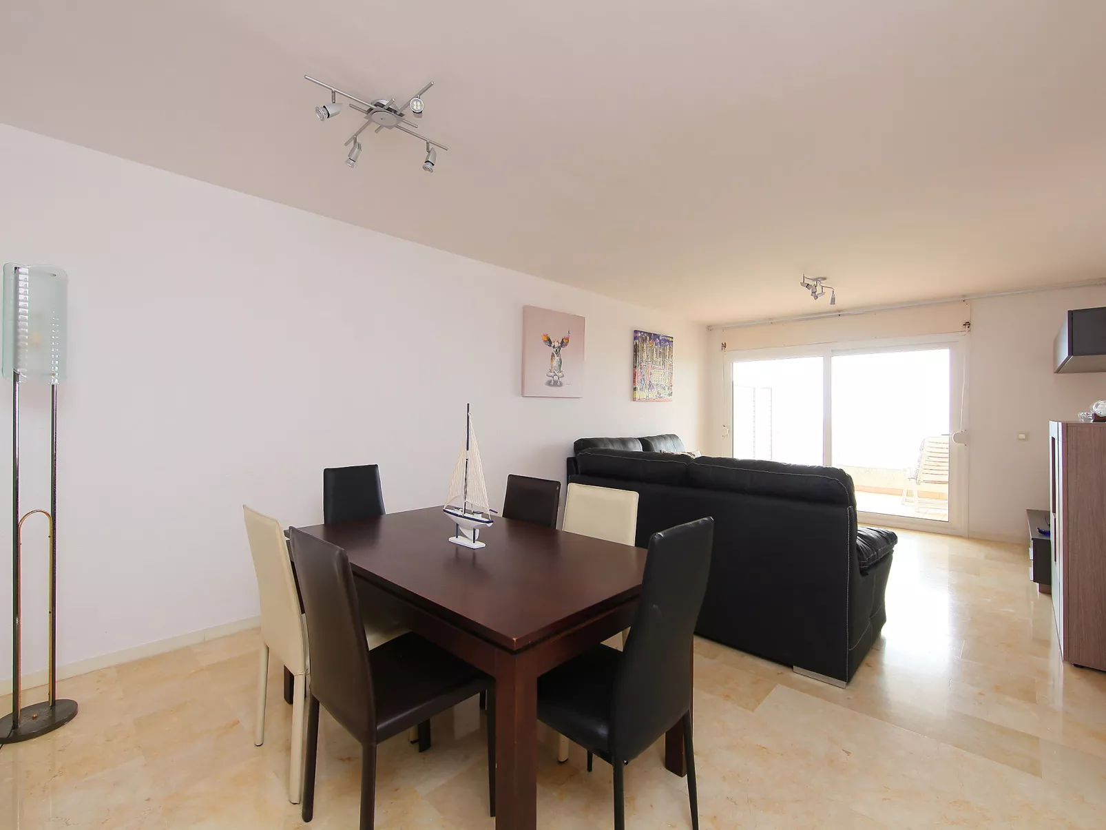 Blanes Playa-Inside