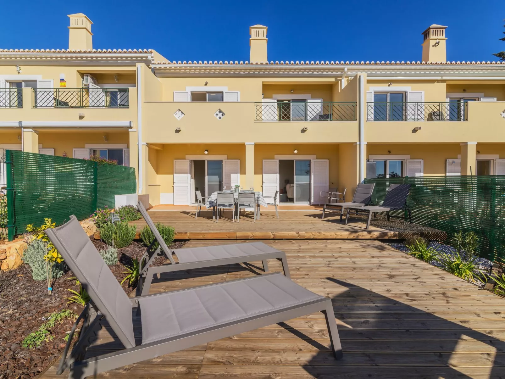 Vila Caravela-Outside