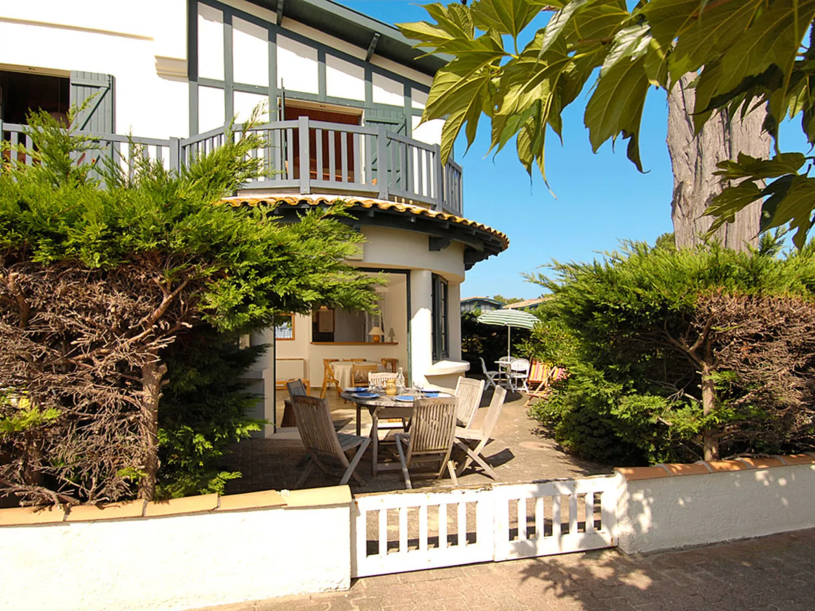 Las Delicias-Outside