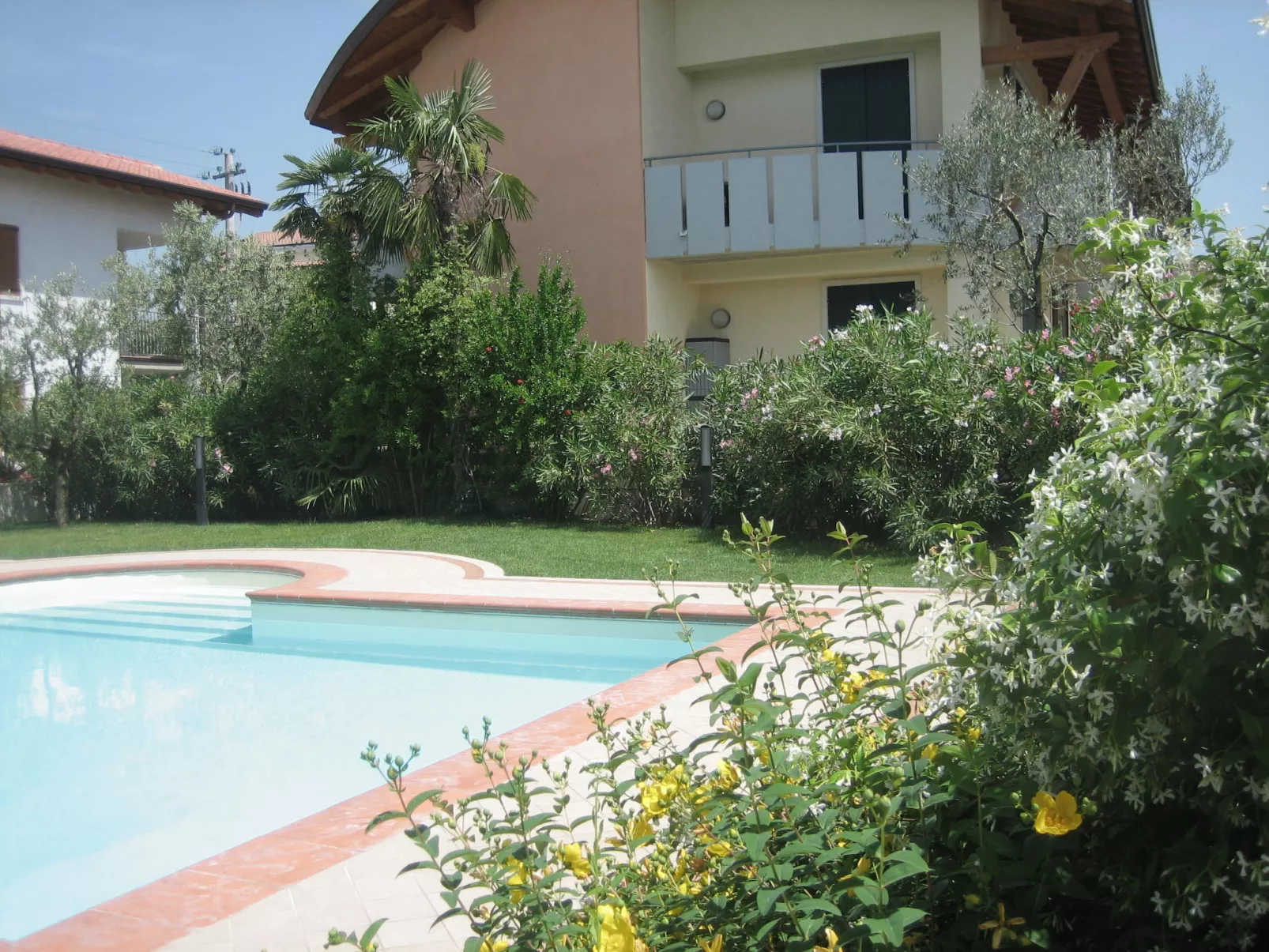 La Madonnina-Outside