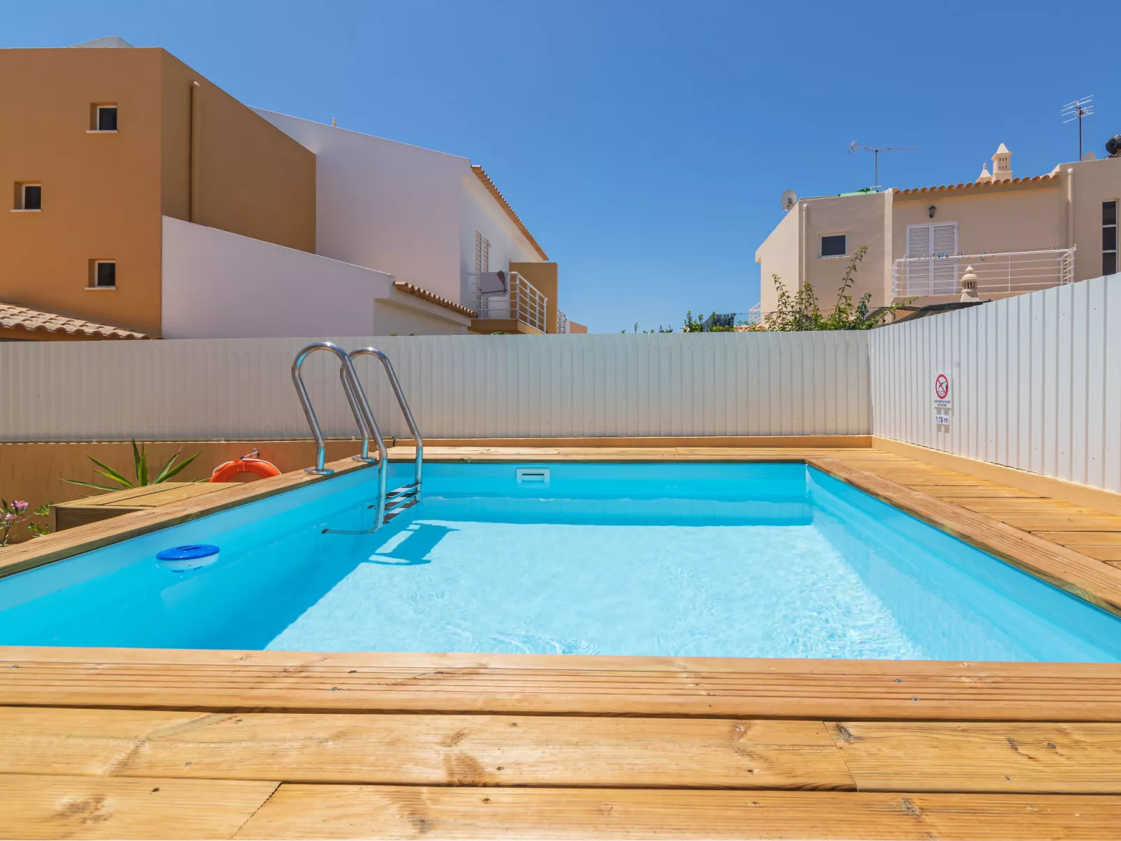 Sunny Home-Outside
