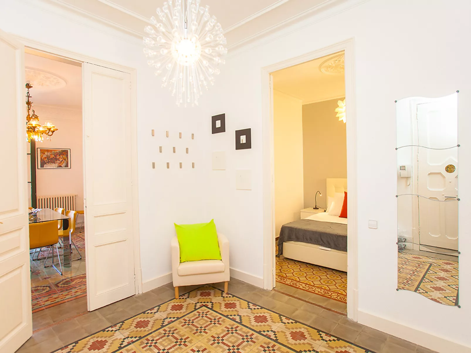 Eix.Dret:Roger de LLuria/Valencia-Inside