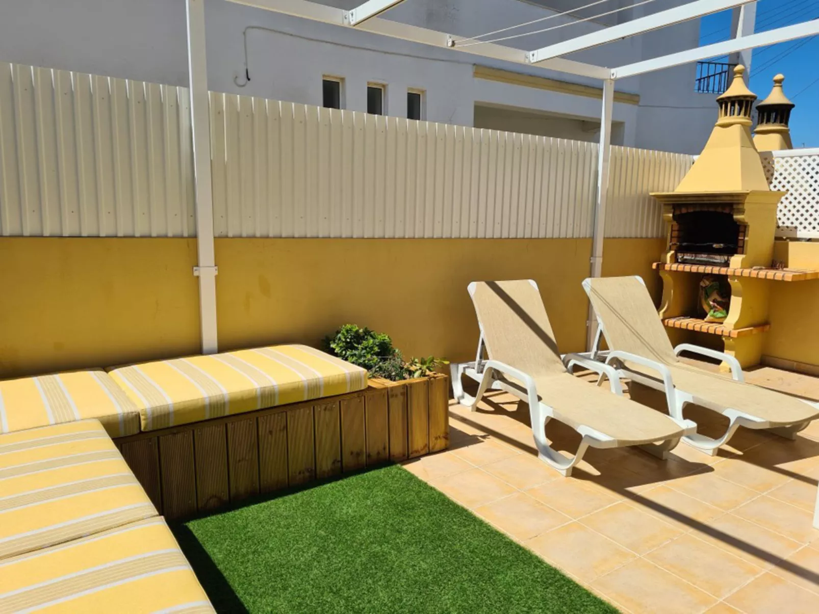 Sunny Home-Outside