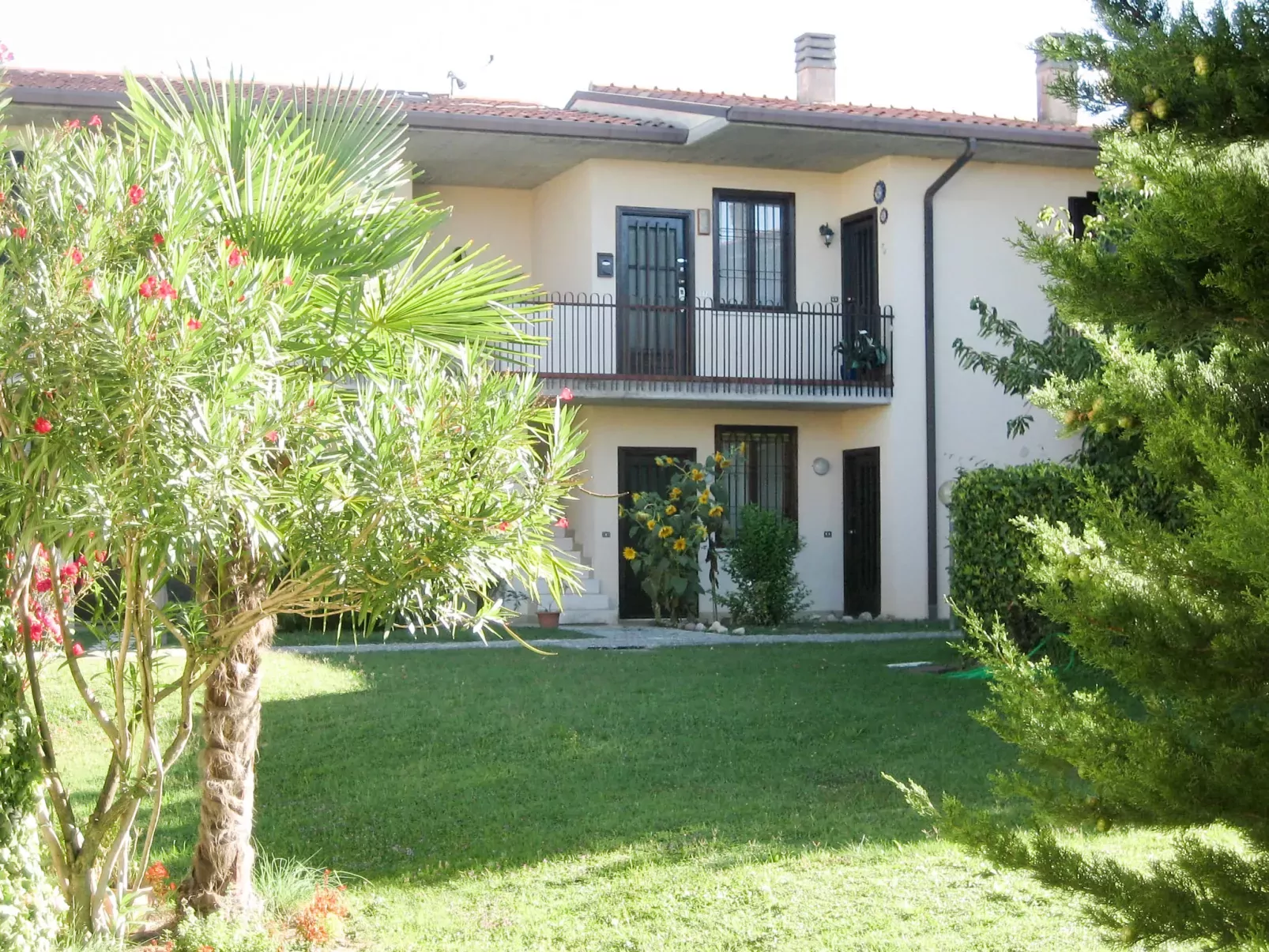 Sole del Garda-Outside