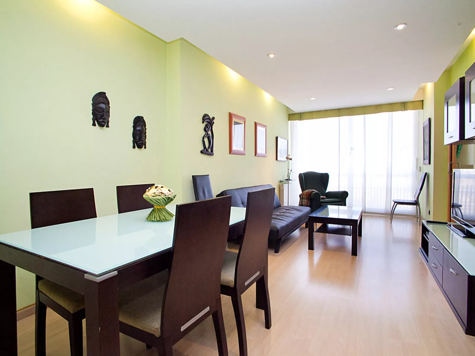 Sants-Montjuic Rambla Badal-Inside
