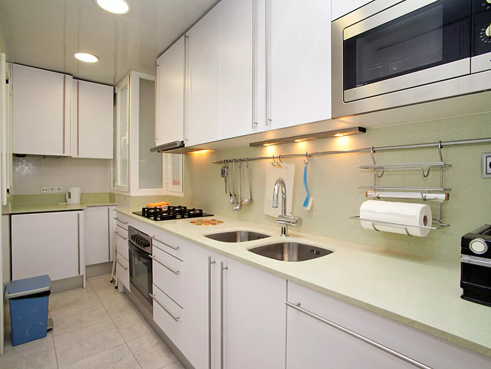 Sants-Montjuic Rambla Badal-Inside