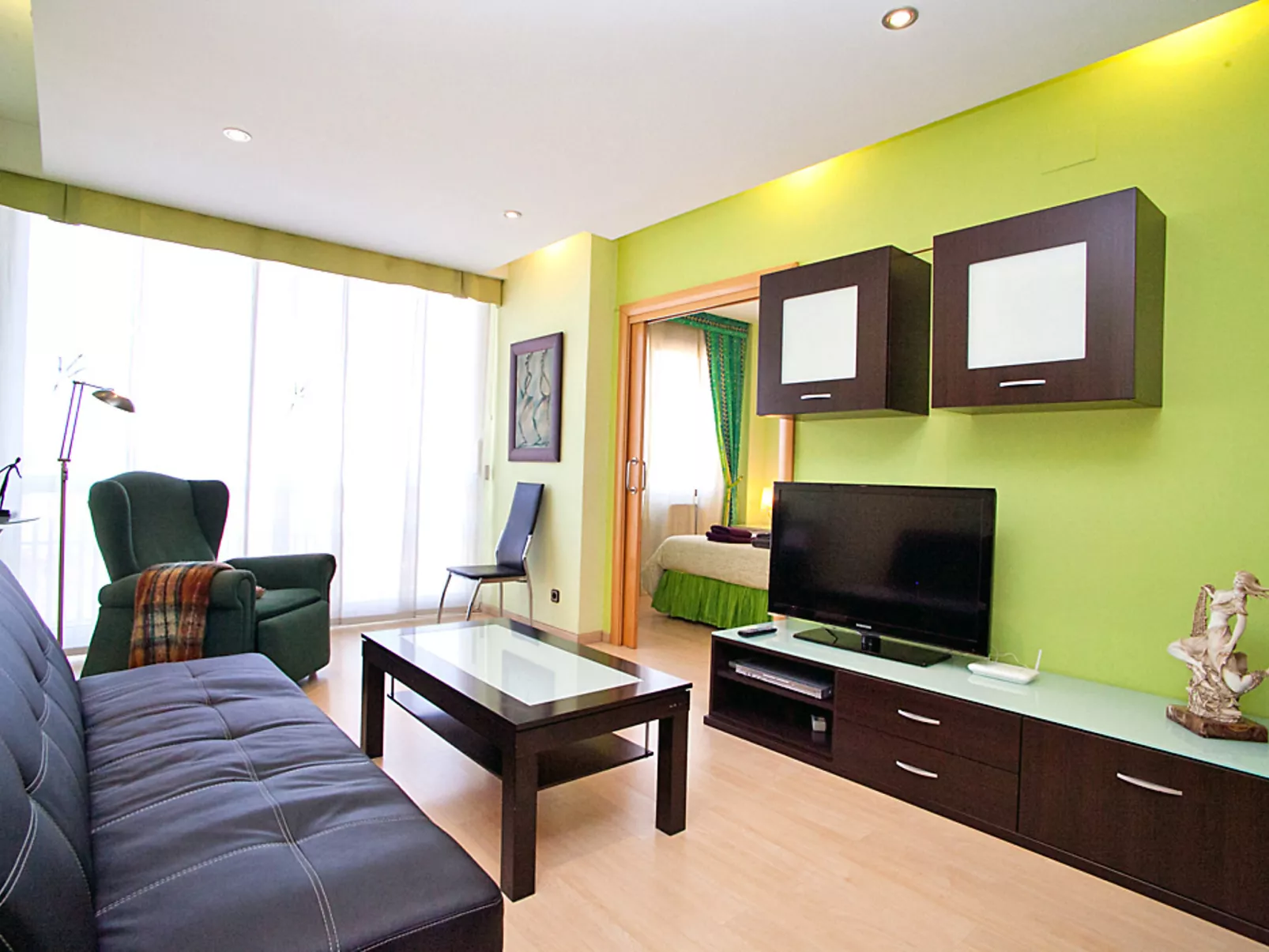Sants-Montjuic Rambla Badal-Inside