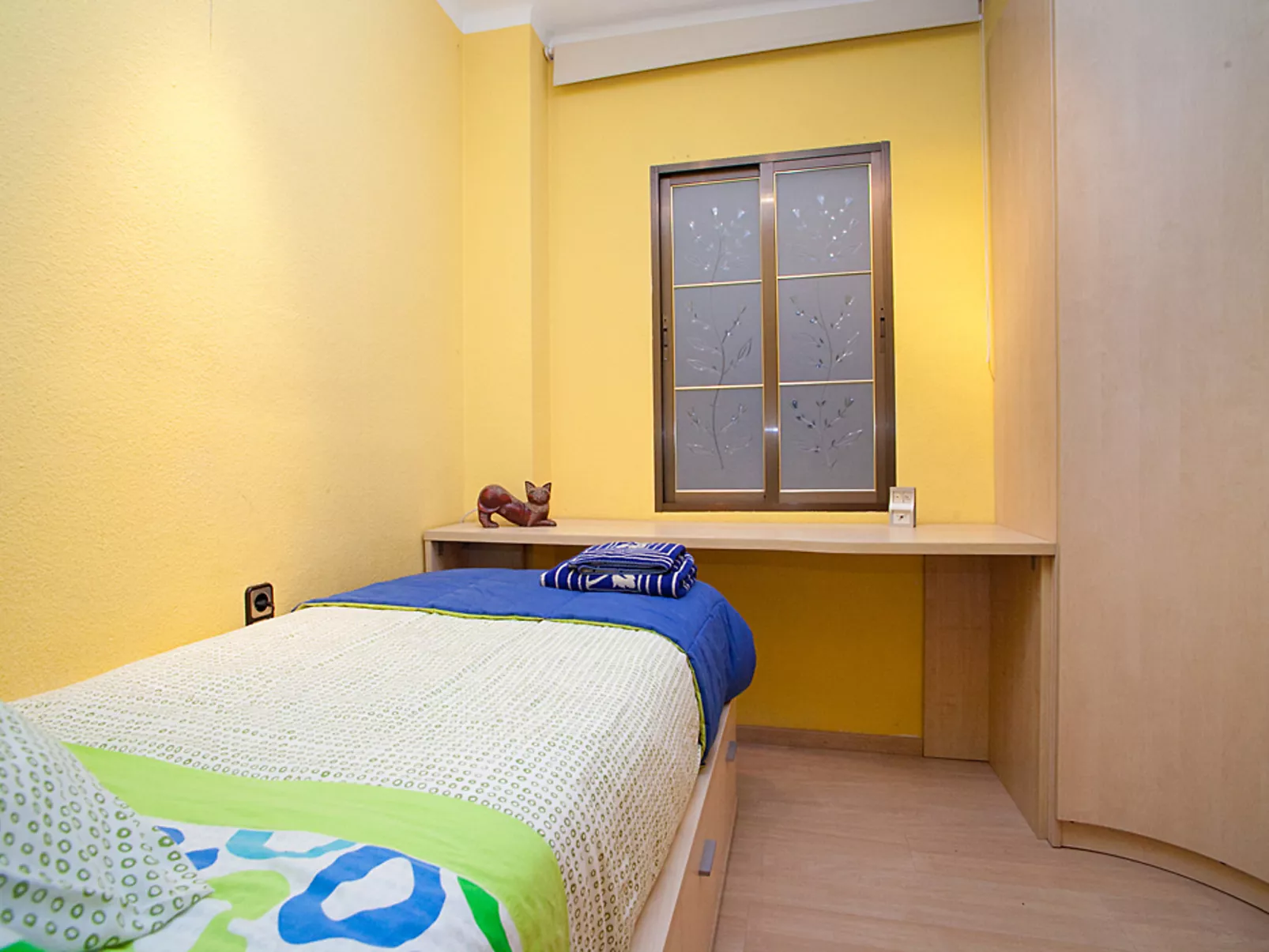 Sants-Montjuic Rambla Badal-Inside