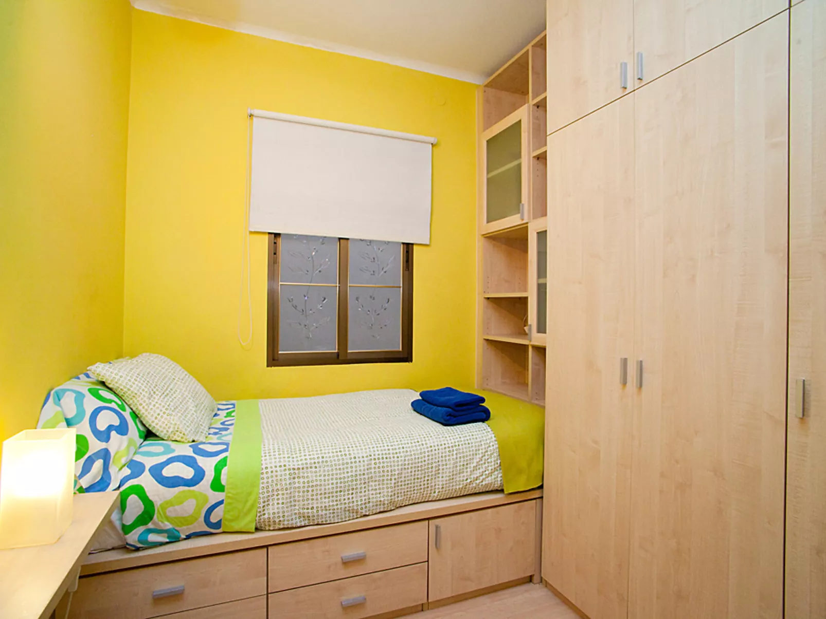 Sants-Montjuic Rambla Badal-Inside