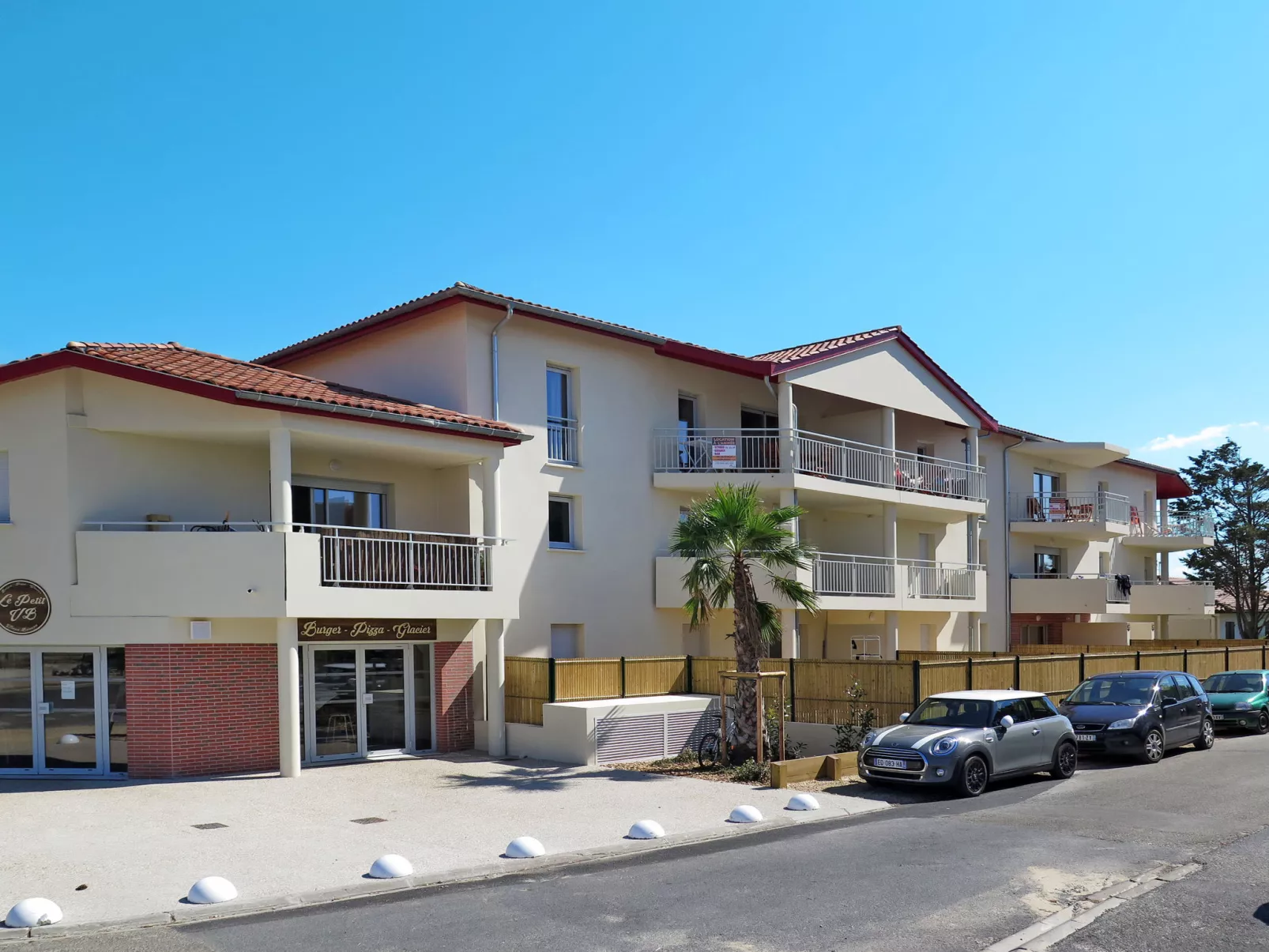 Les Sables d’Or Studio-Outside