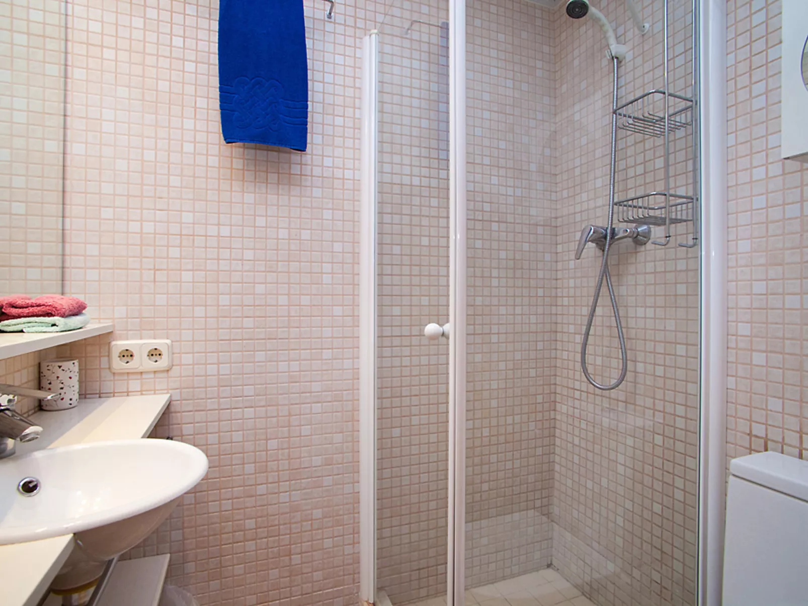 Sants-Montjuic Rambla Badal-Inside
