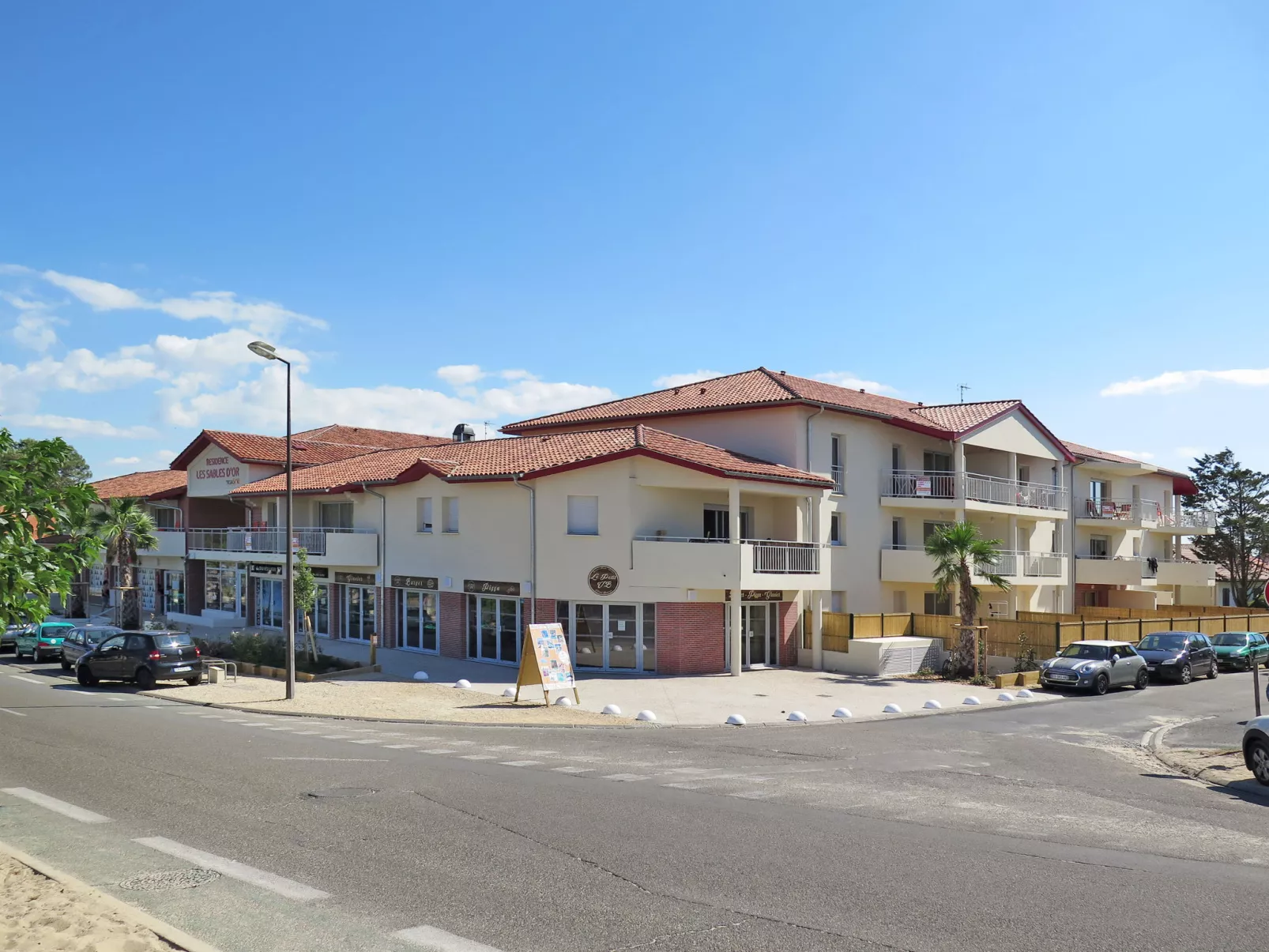 Les Sables d’Or Studio-Outside