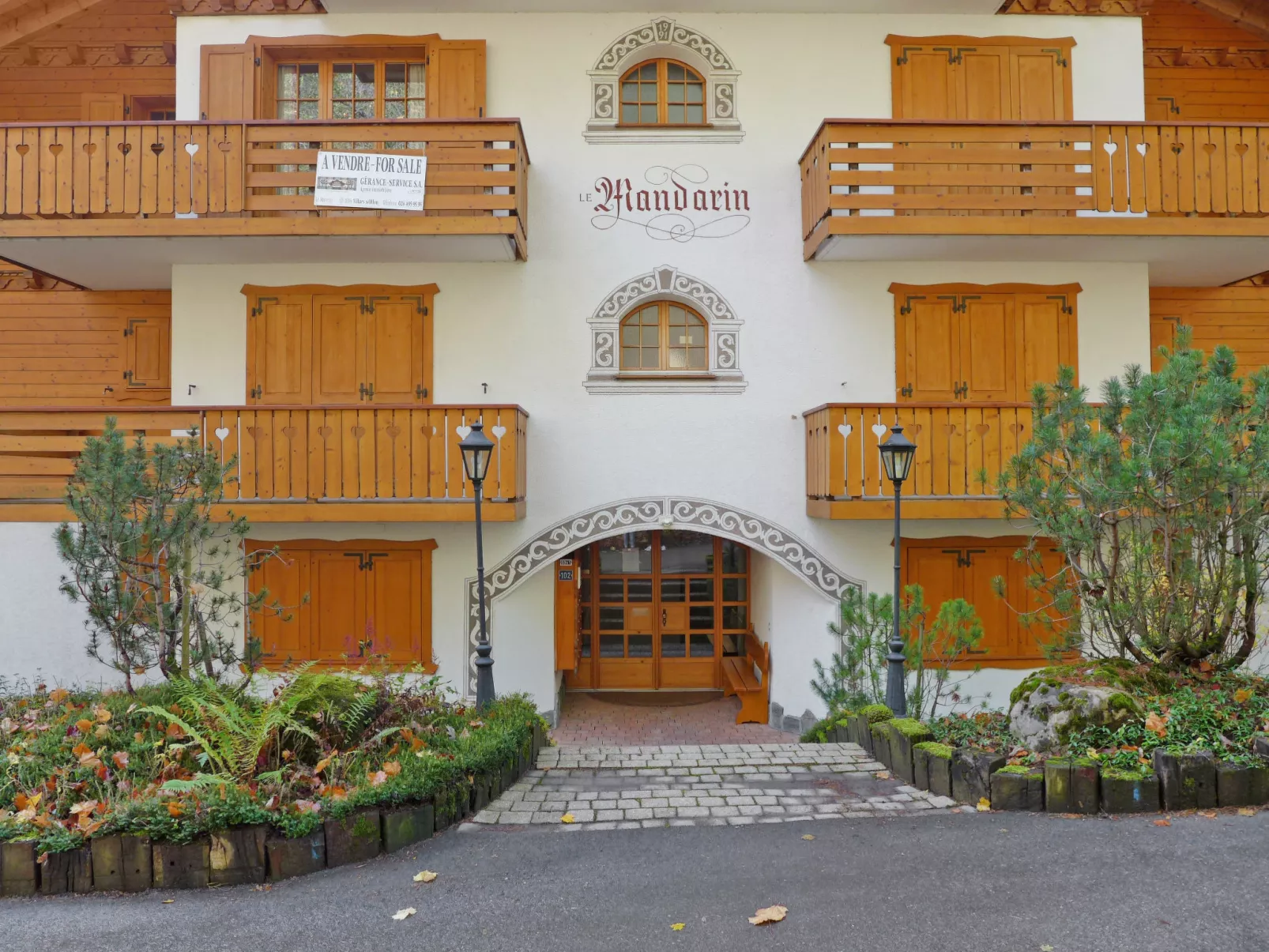 Mandarin 7-Outside