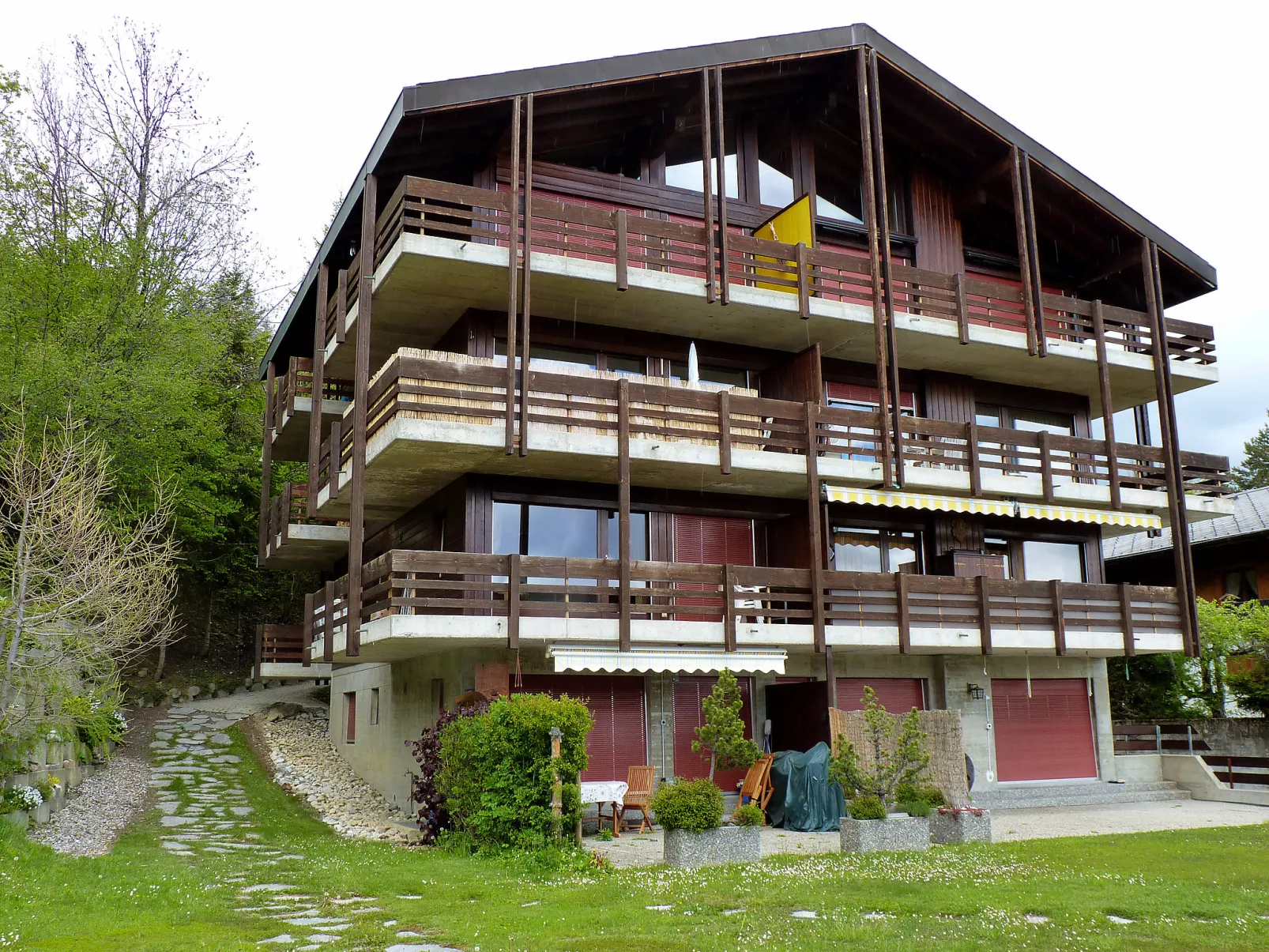 Austral 204-Outside