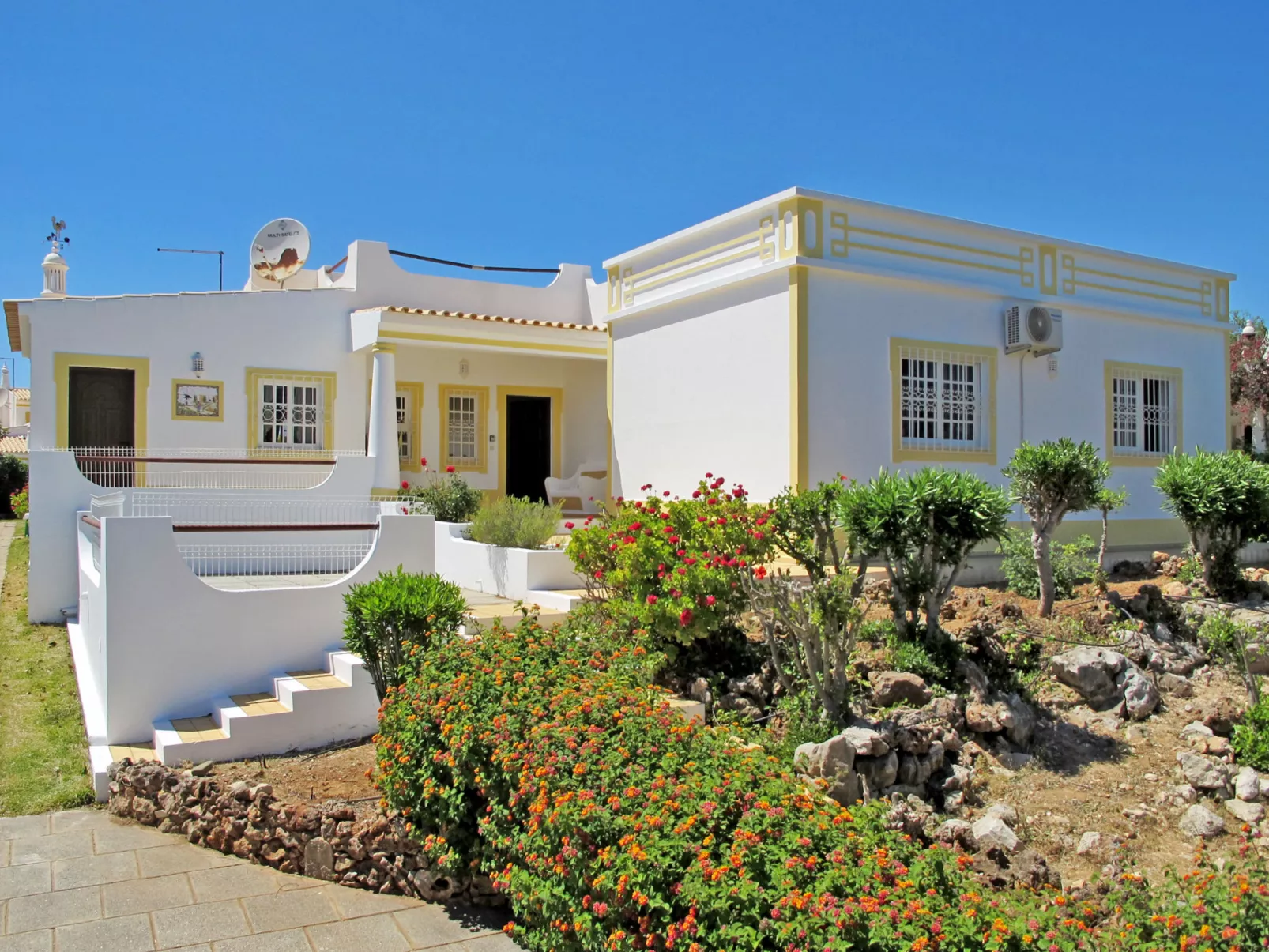 Da Bela Vista-Outside