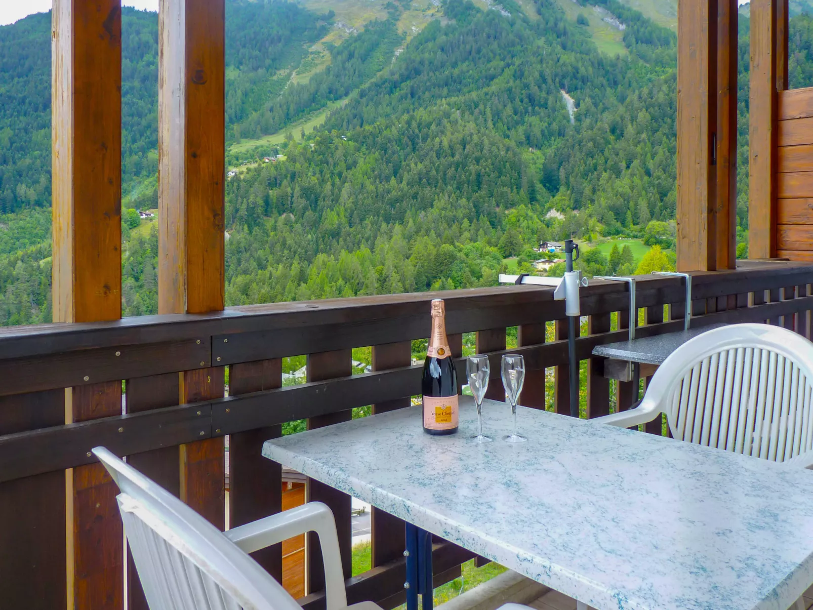 Hauts de Morthey No 33-Outside