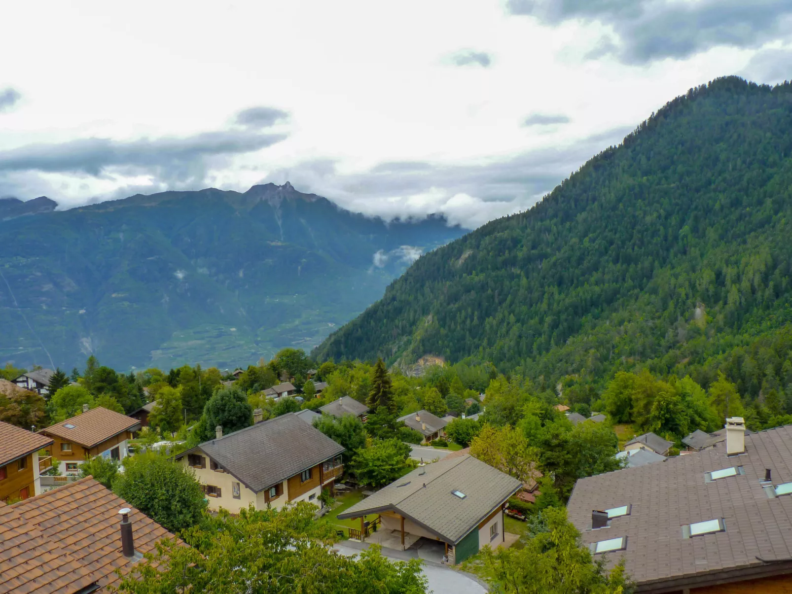 Hauts de Morthey No 33-Outside