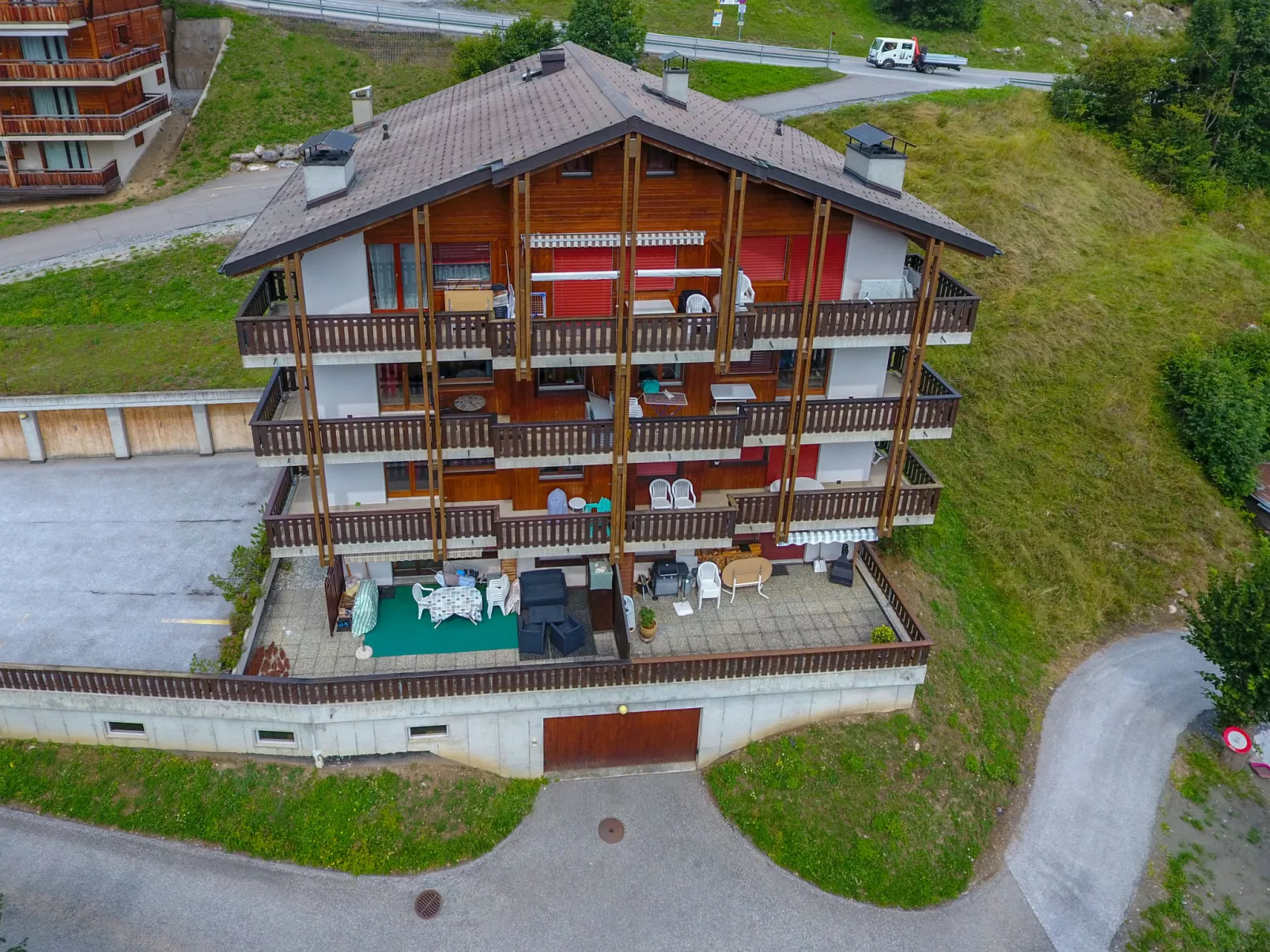 Hauts de Morthey No 33-Outside
