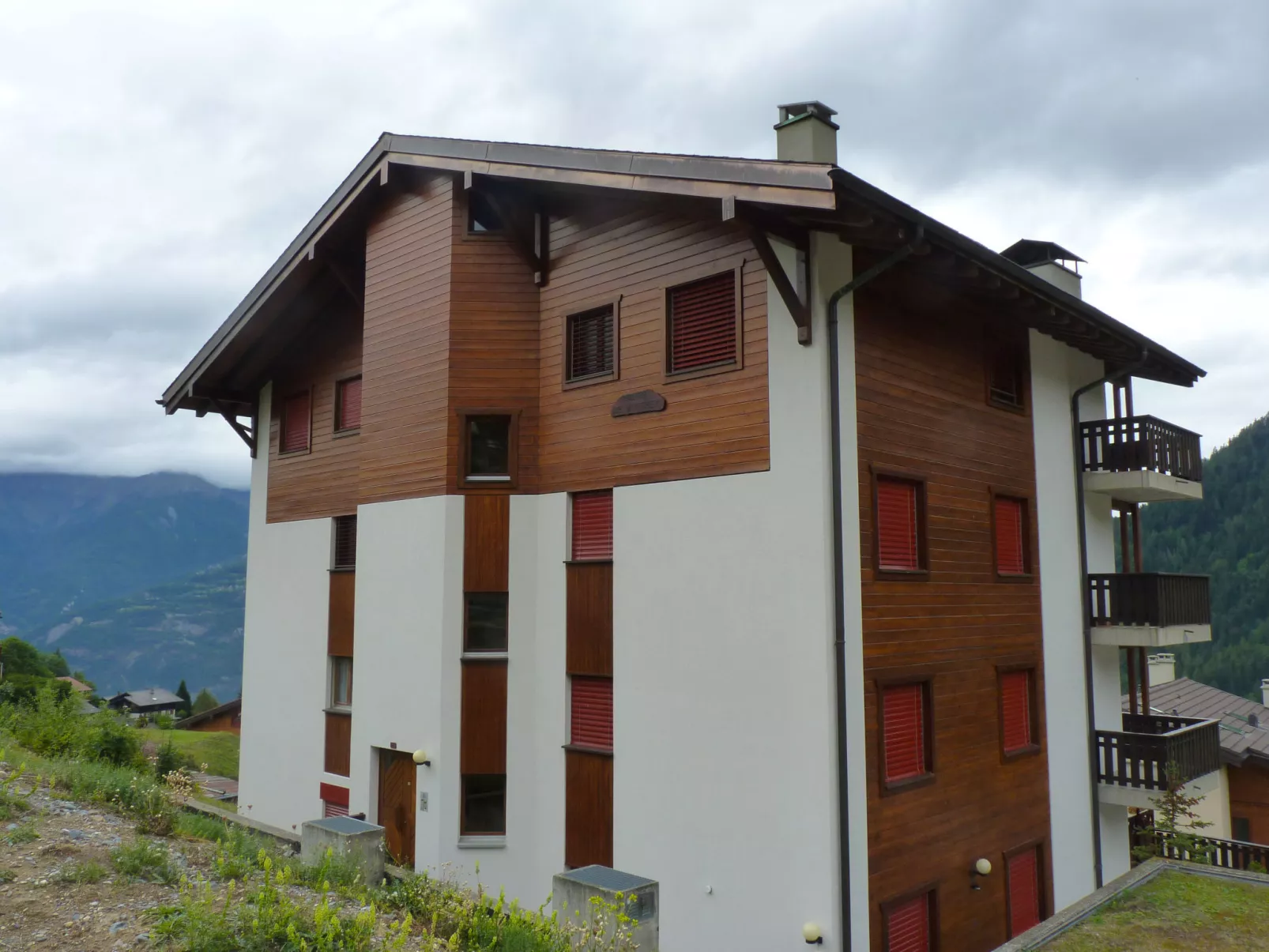 Hauts de Morthey No 33-Outside