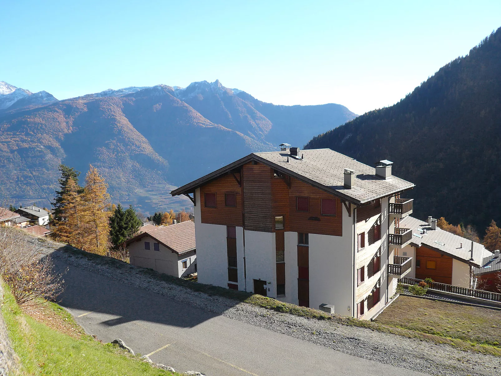 Hauts de Morthey No 33-Outside