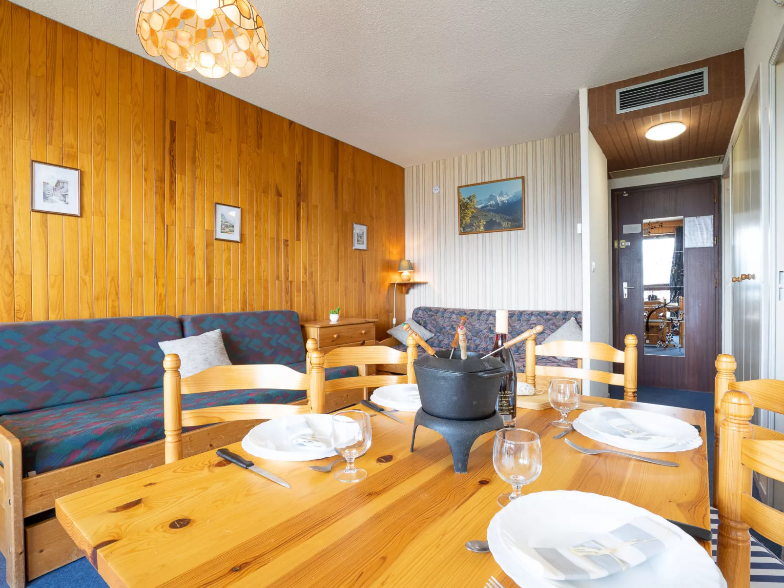 Cote Louve-Inside