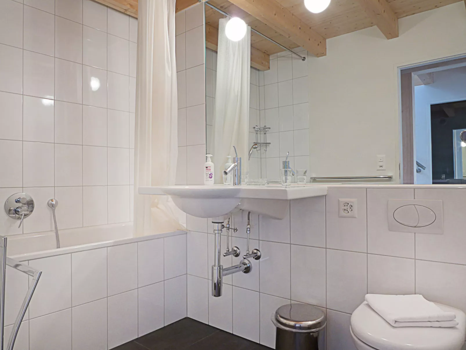 Roossi Apt. 1-Drinnen