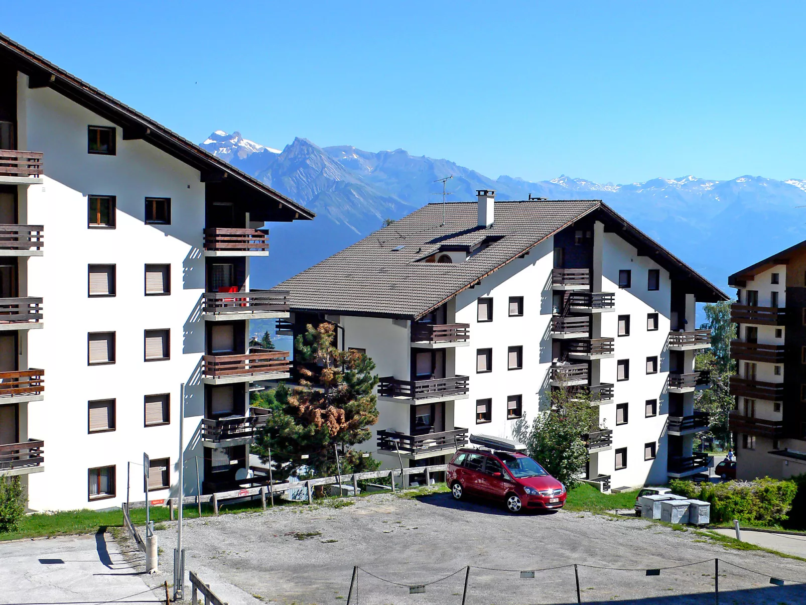 Prachalier I No6-Outside