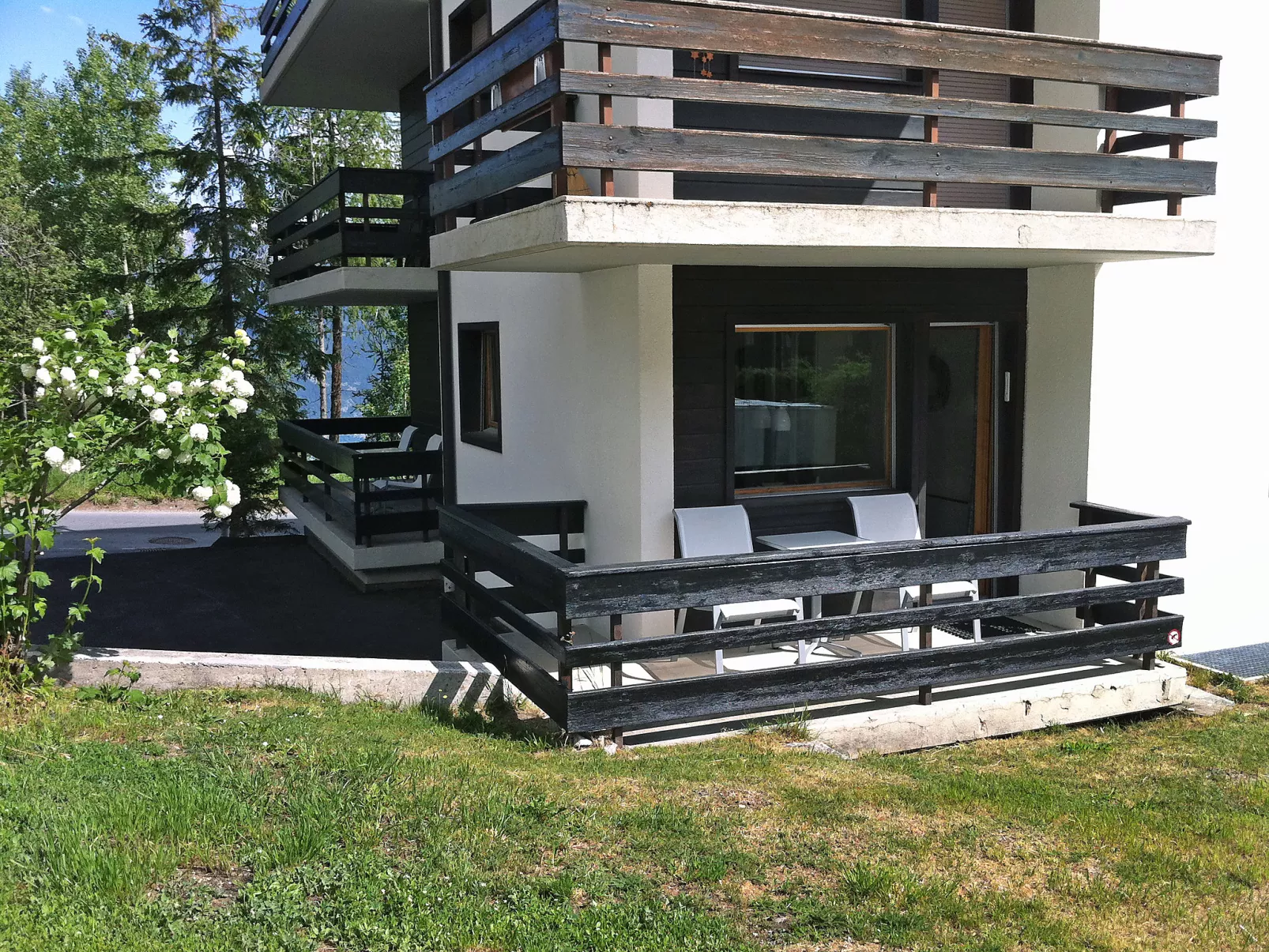 Prachalier I No6-Outside