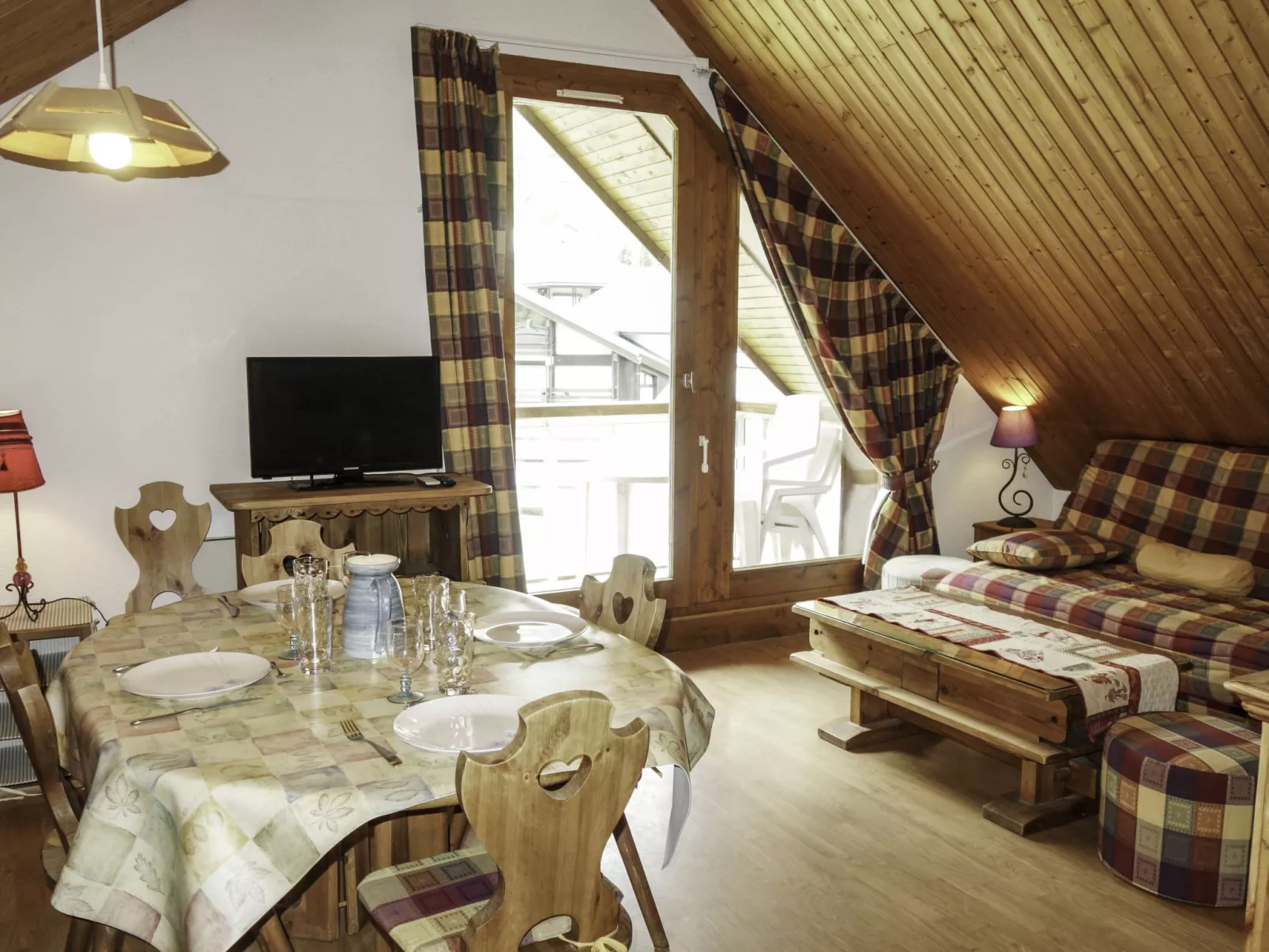 Les Combettes D et E-Inside