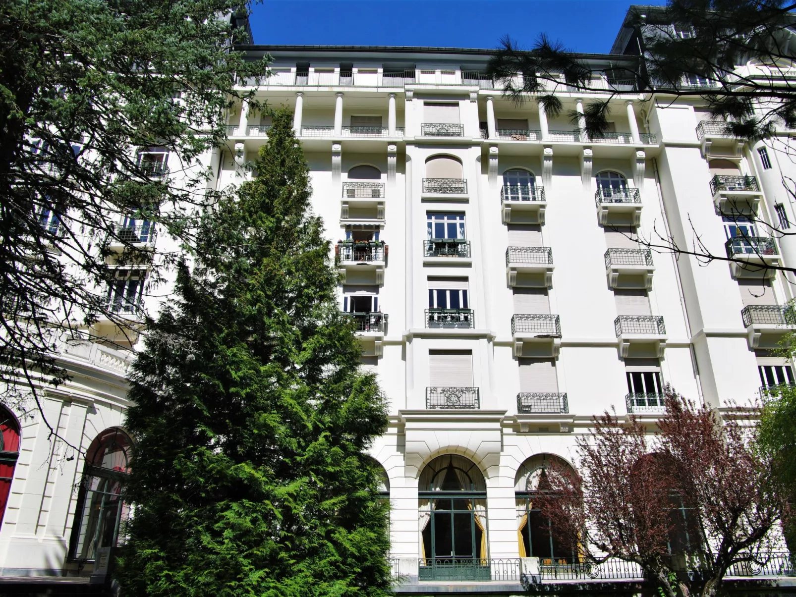 Le Majestic-Outside