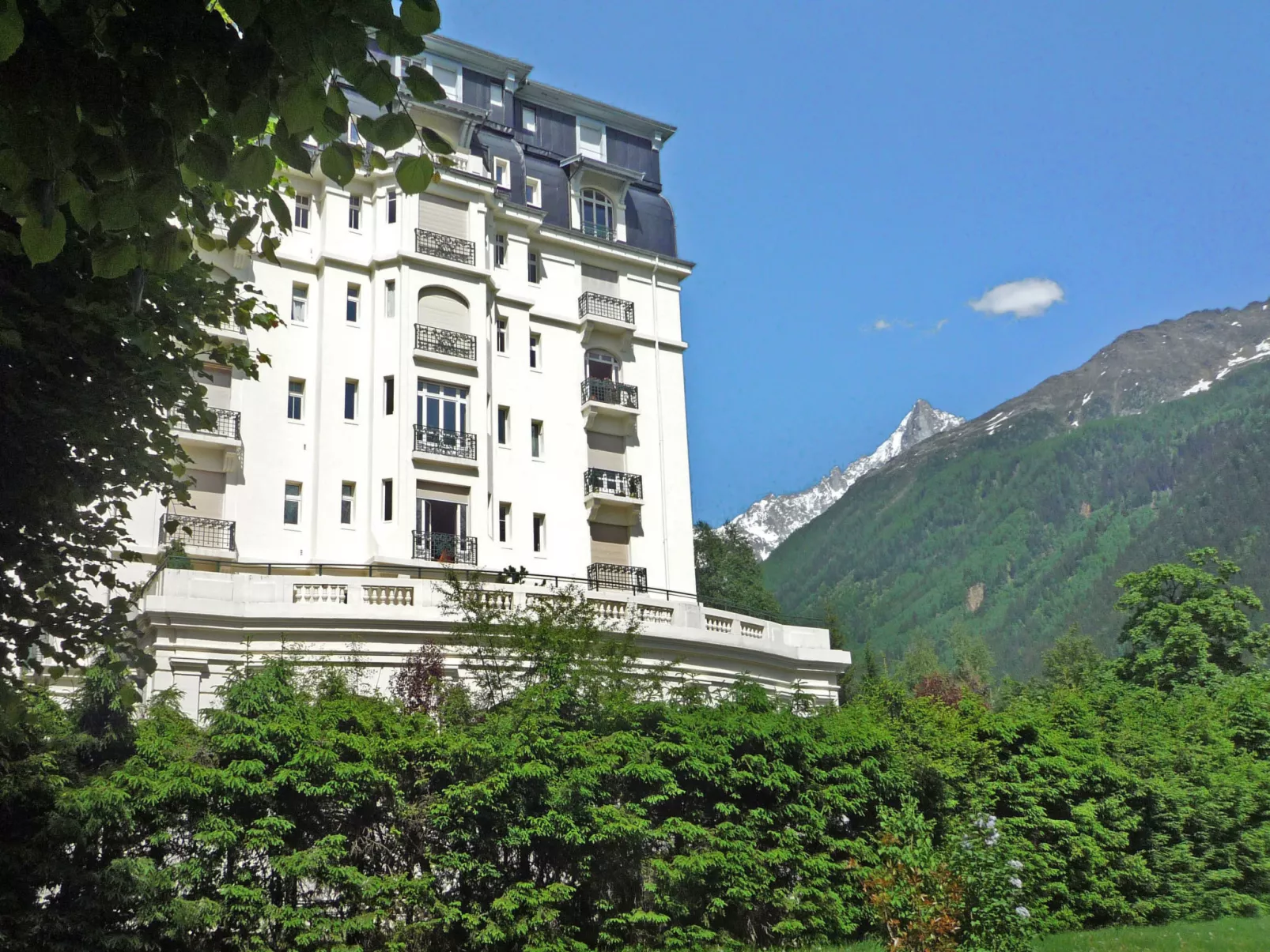 Le Majestic-Outside