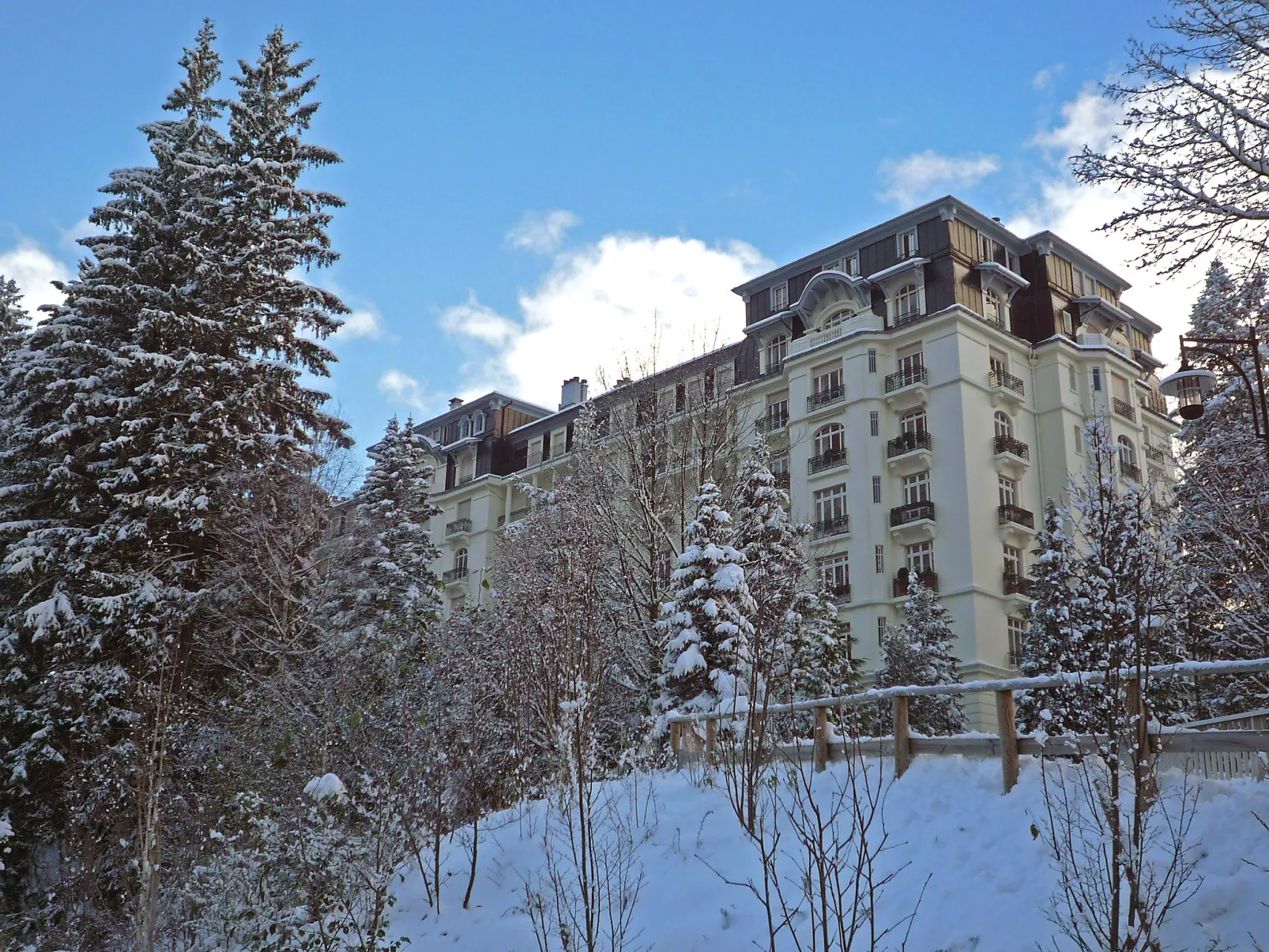 Le Majestic-Outside