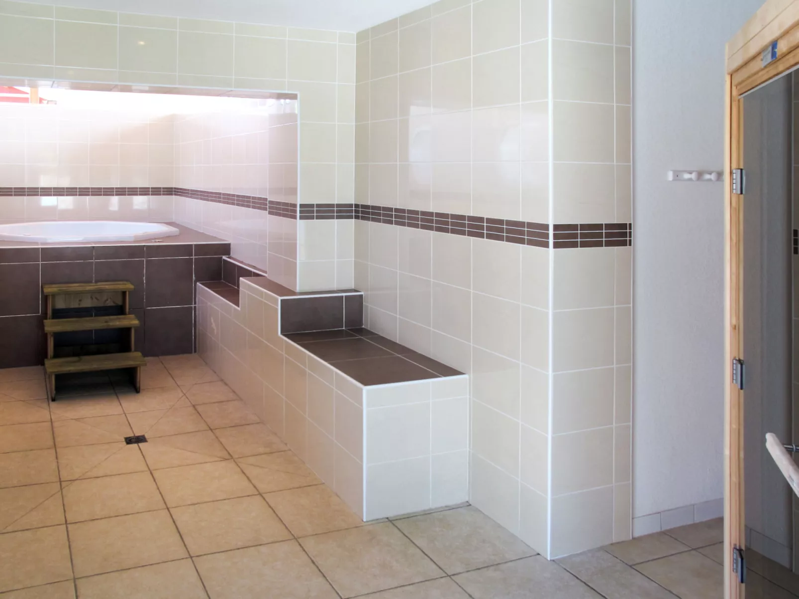 Le Domaine des Grands Lacs-Inside