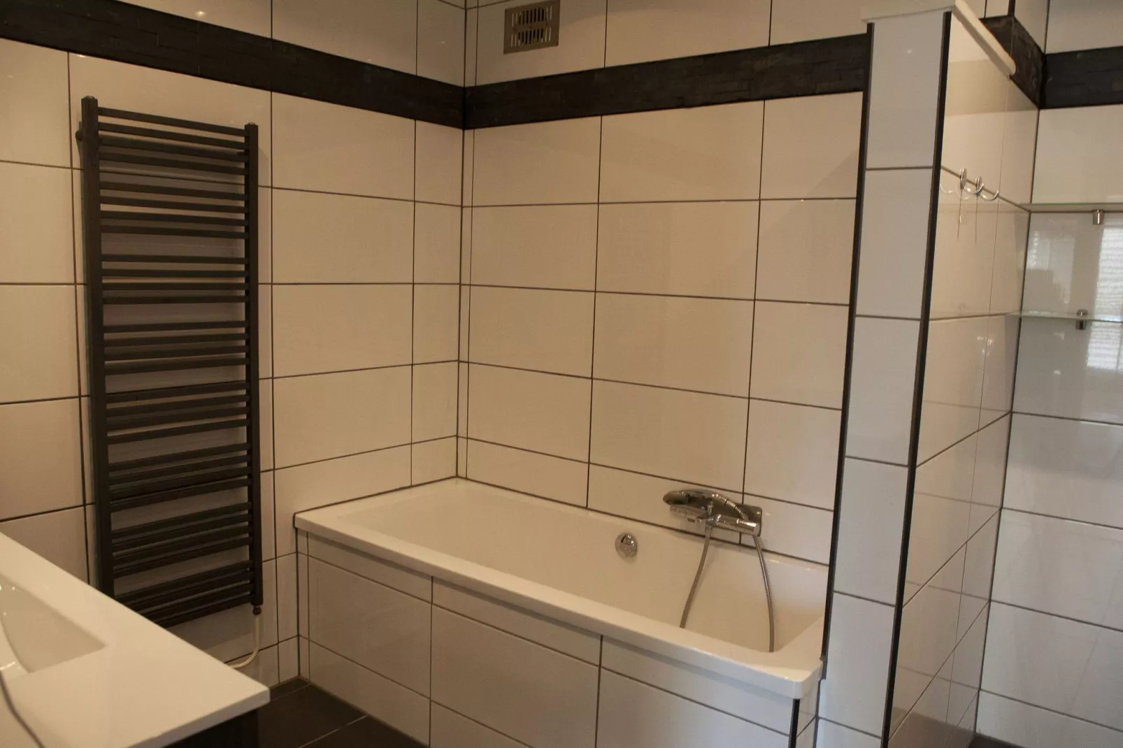 Recreatiepark de Boshoek 18-Bathroom