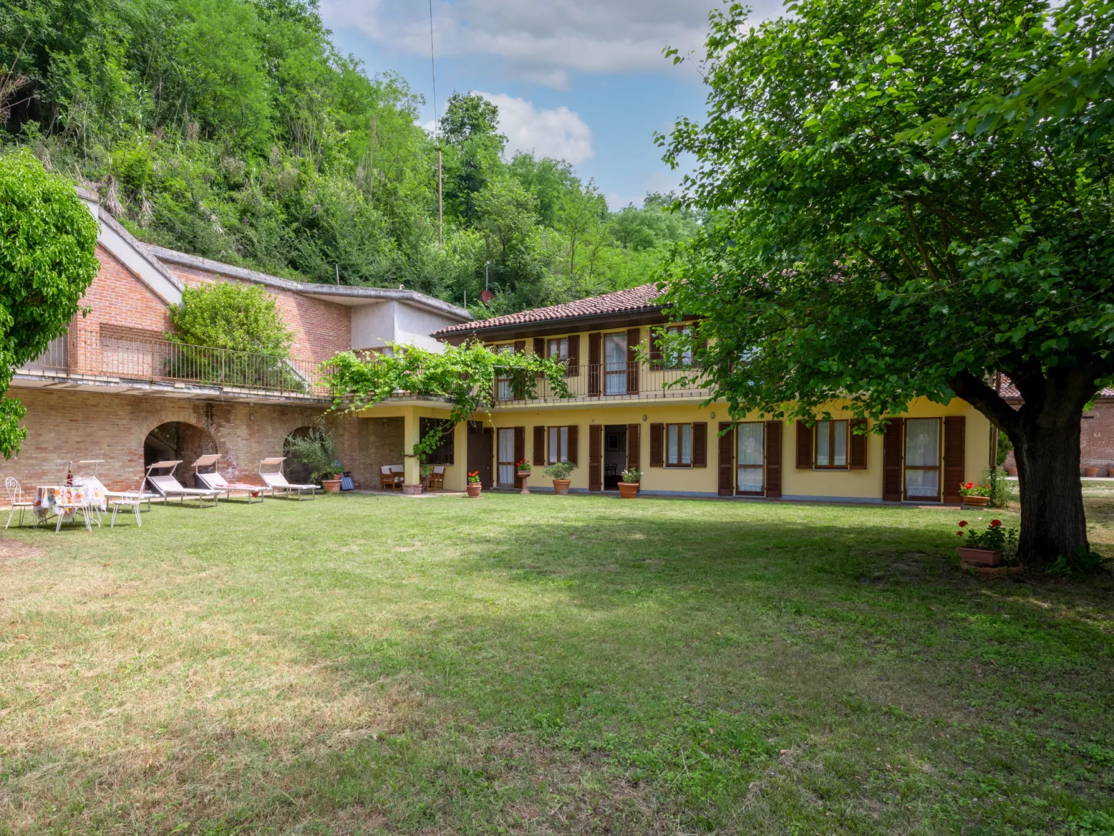 Cascina Calore-Outside