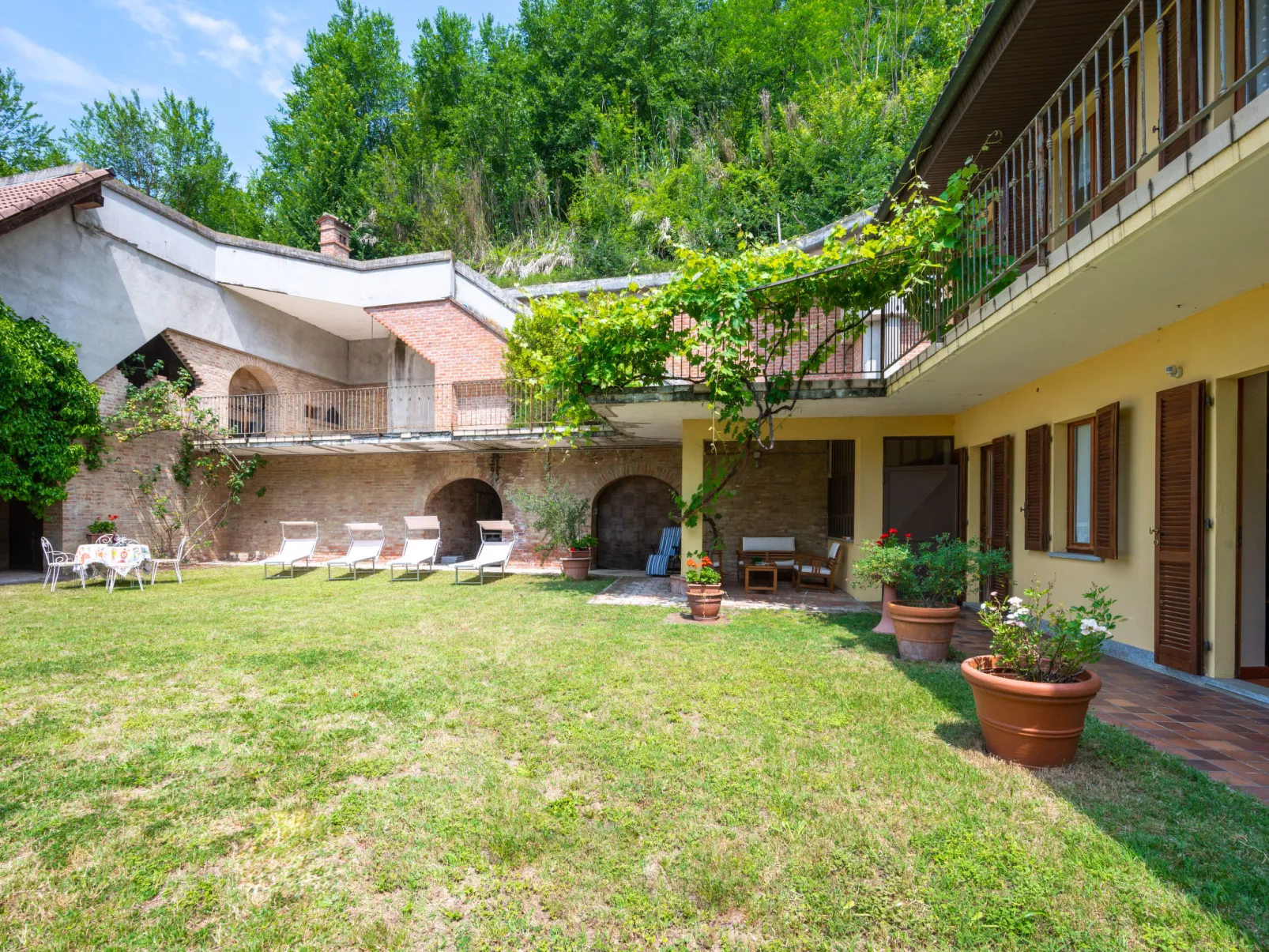 Cascina Calore-Outside