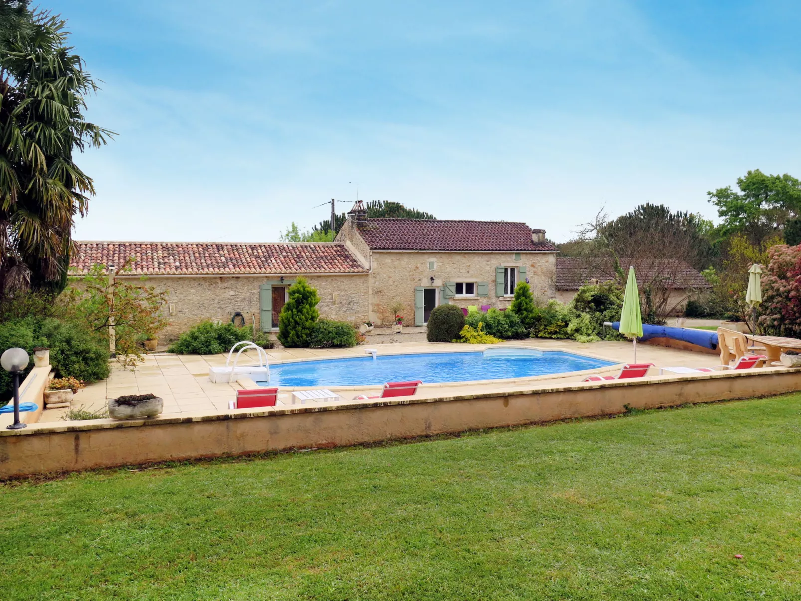 Le Coustal-Outside