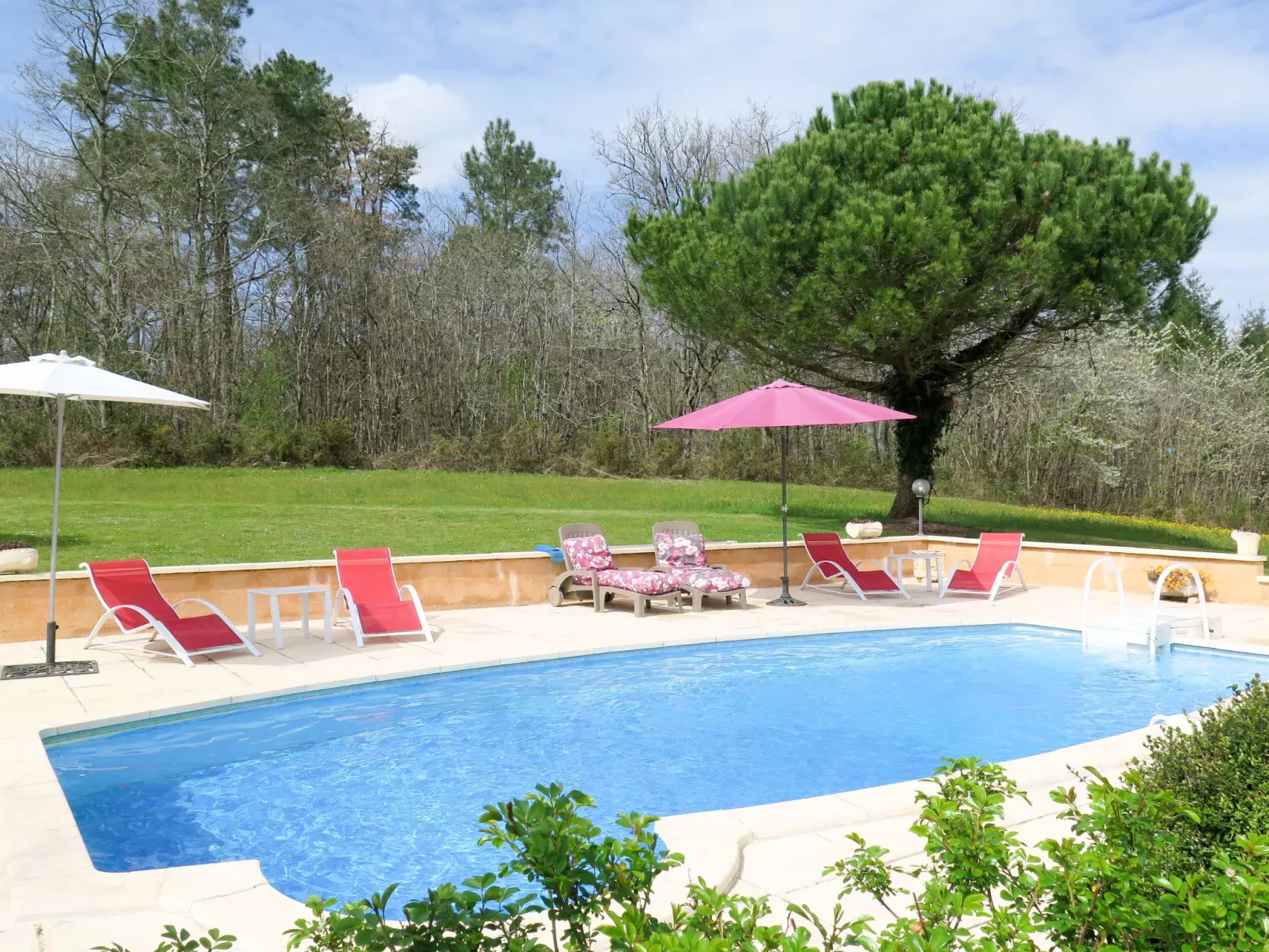 Le Coustal-Outside