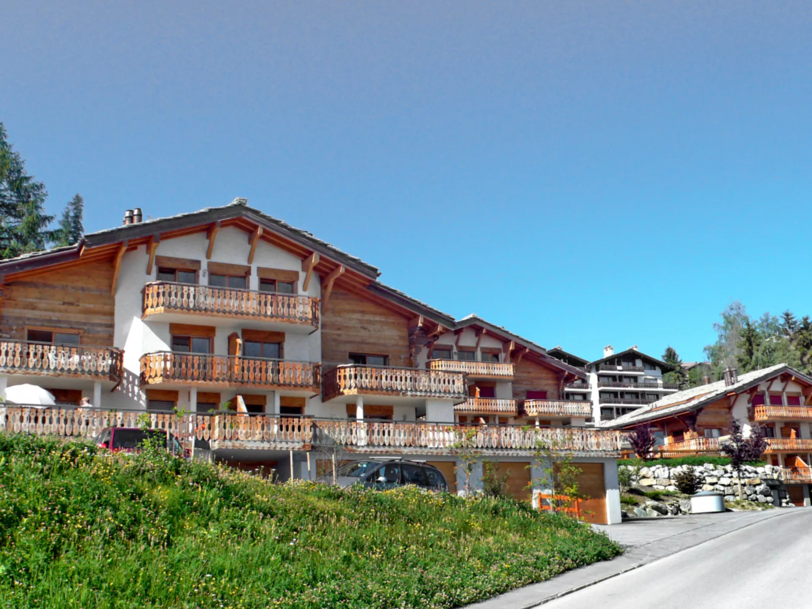 Grands Ducs 202G-Outside