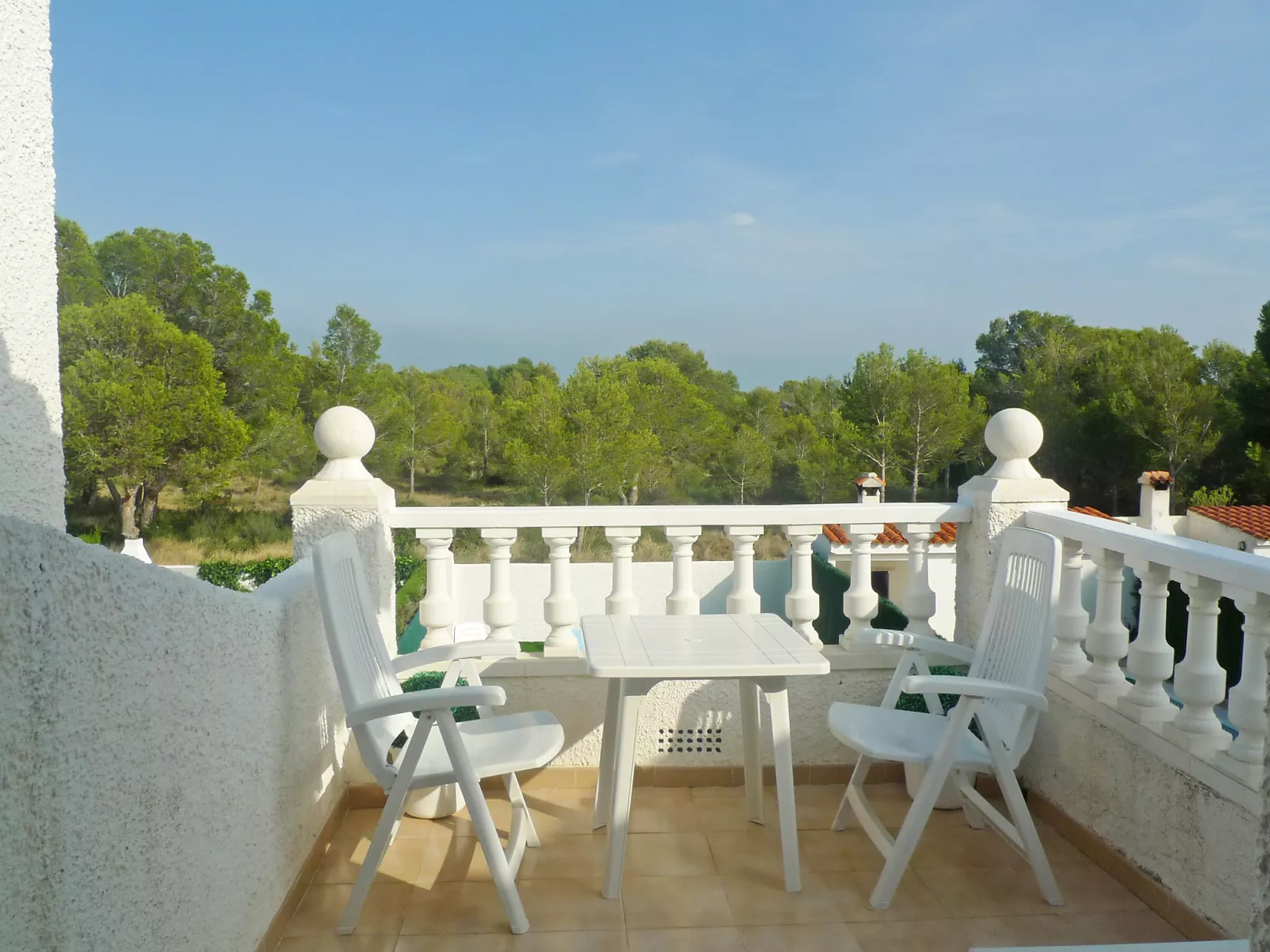 Montalt IX-Outside