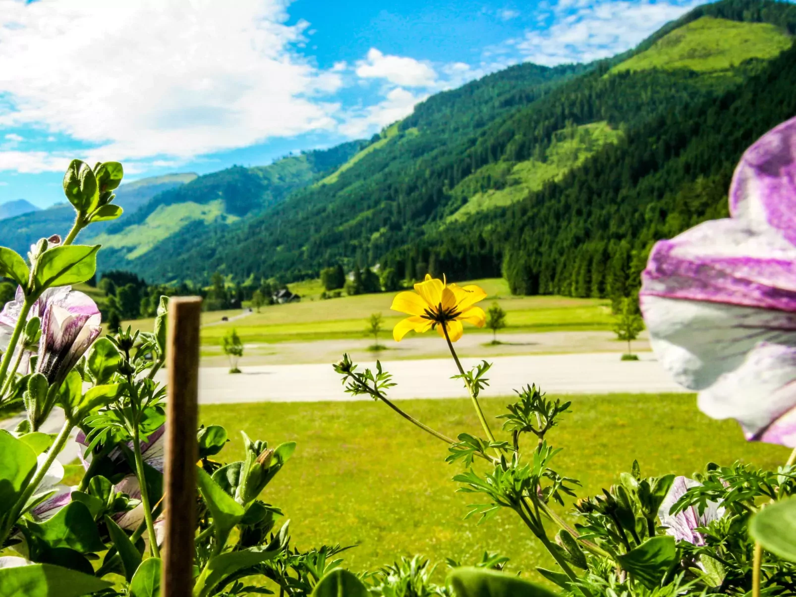 Gipfelkreuz-Outside