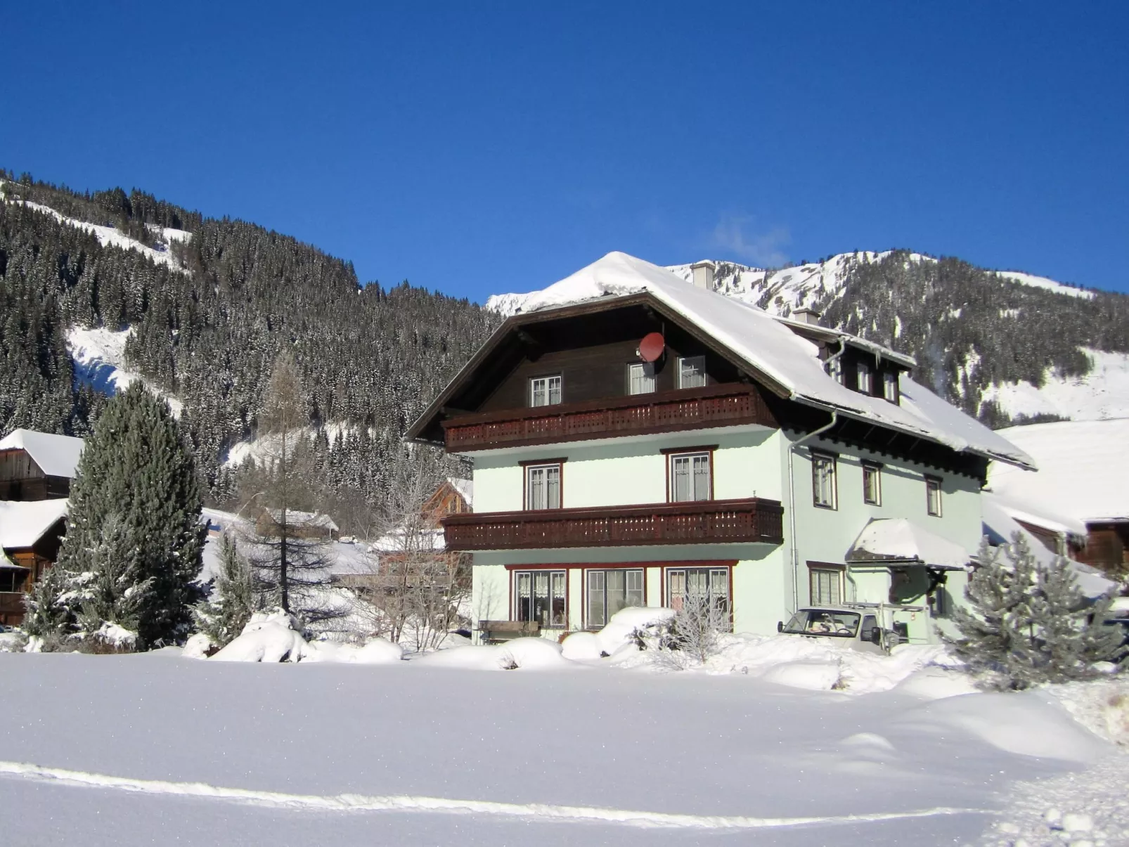 Gipfelkreuz-Outside