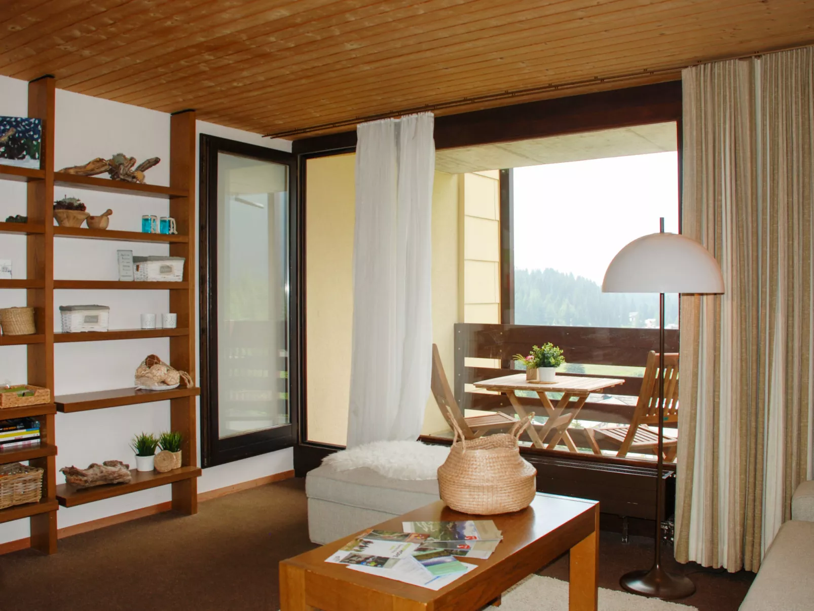 Panorama View 905-Inside