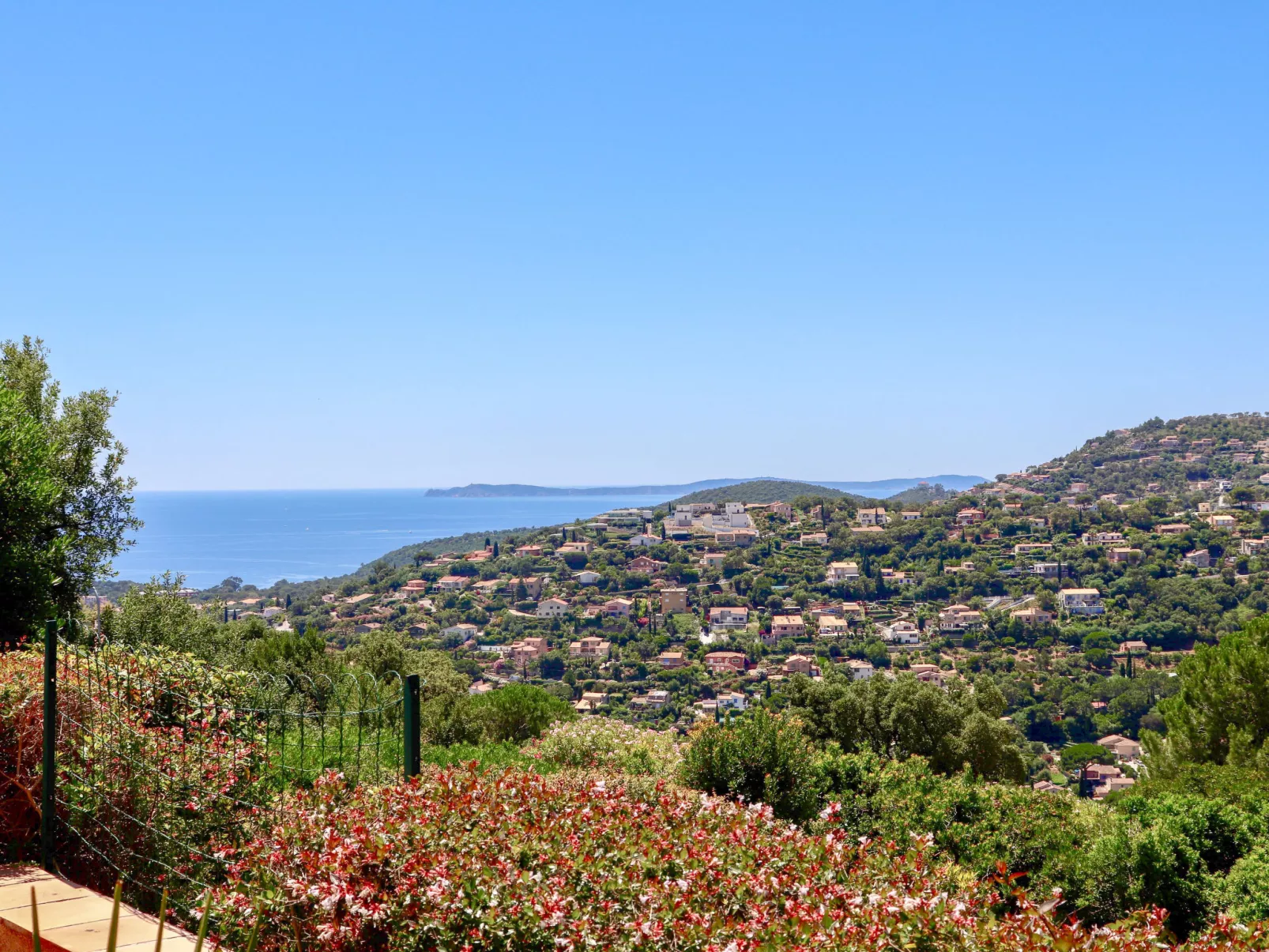Le Cap-Outside