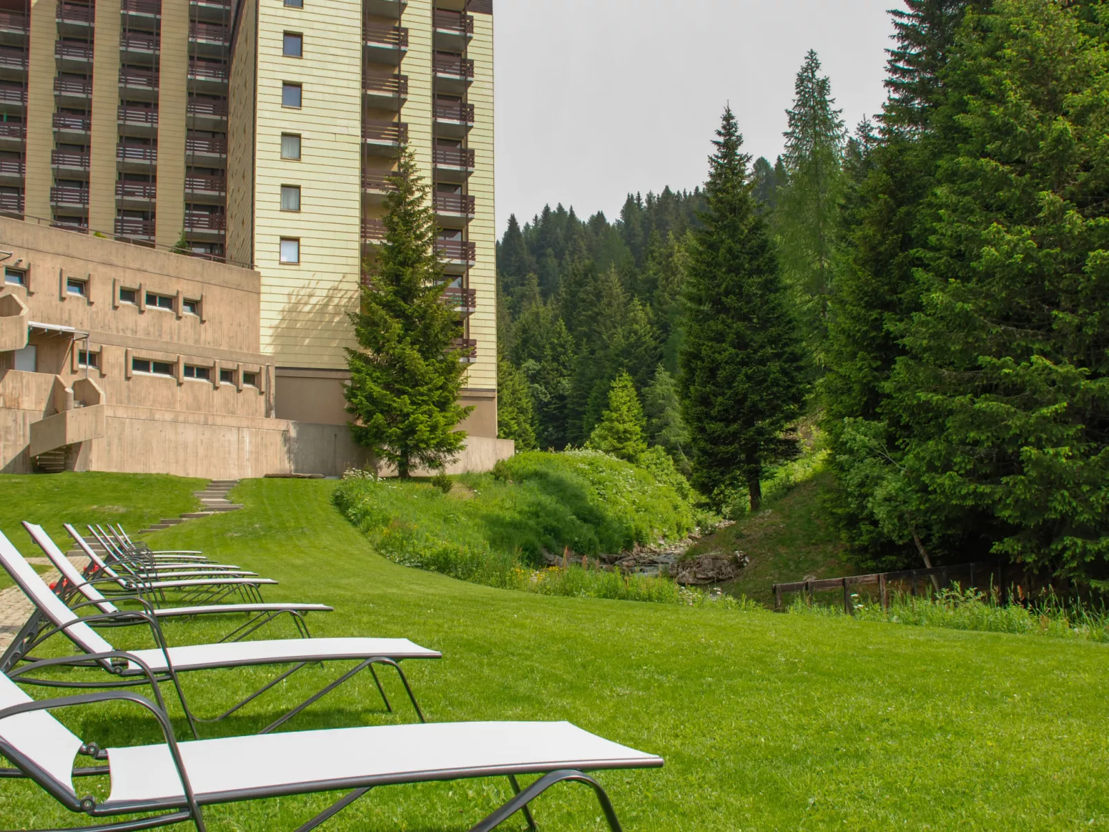Panorama View 905-Outside