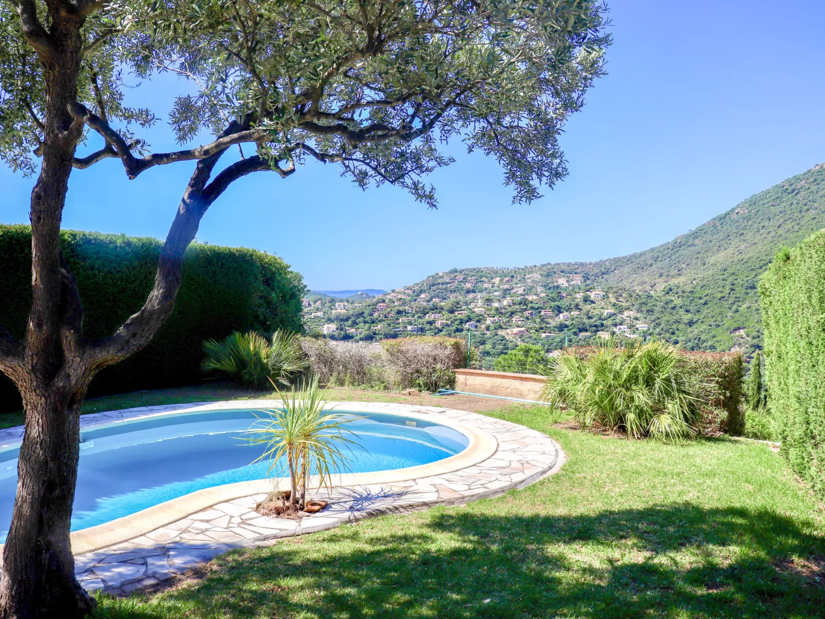 Le Cap-Outside