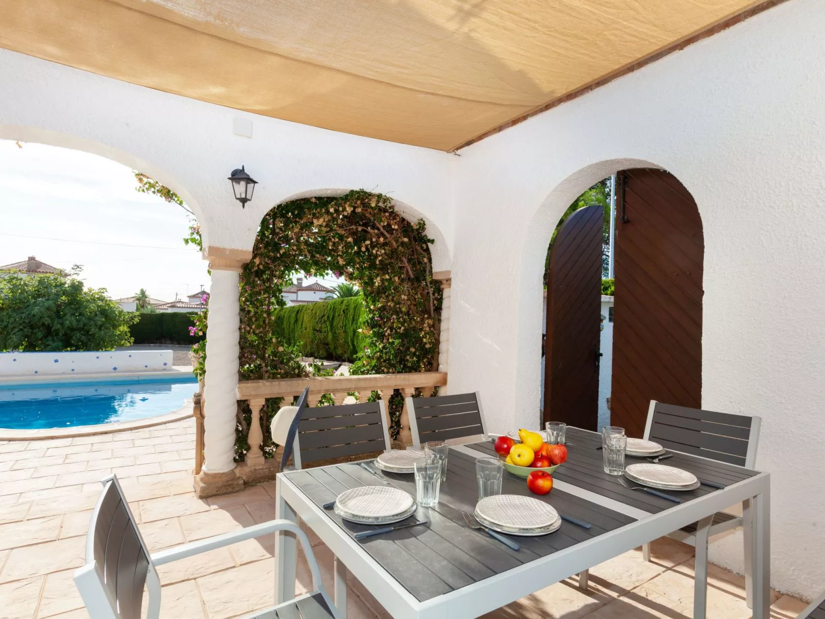 Villa del Capitan-Outside